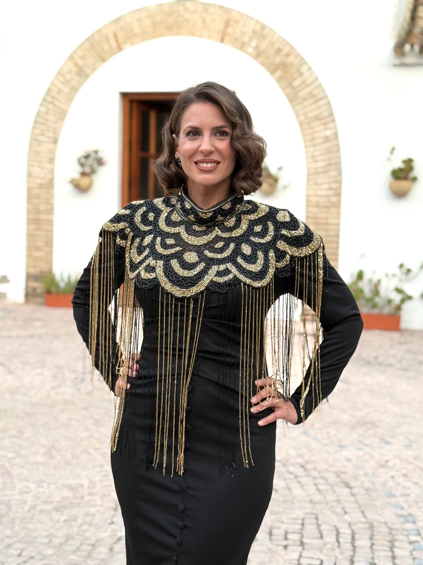 Capa de pedrería Dorada/Negra