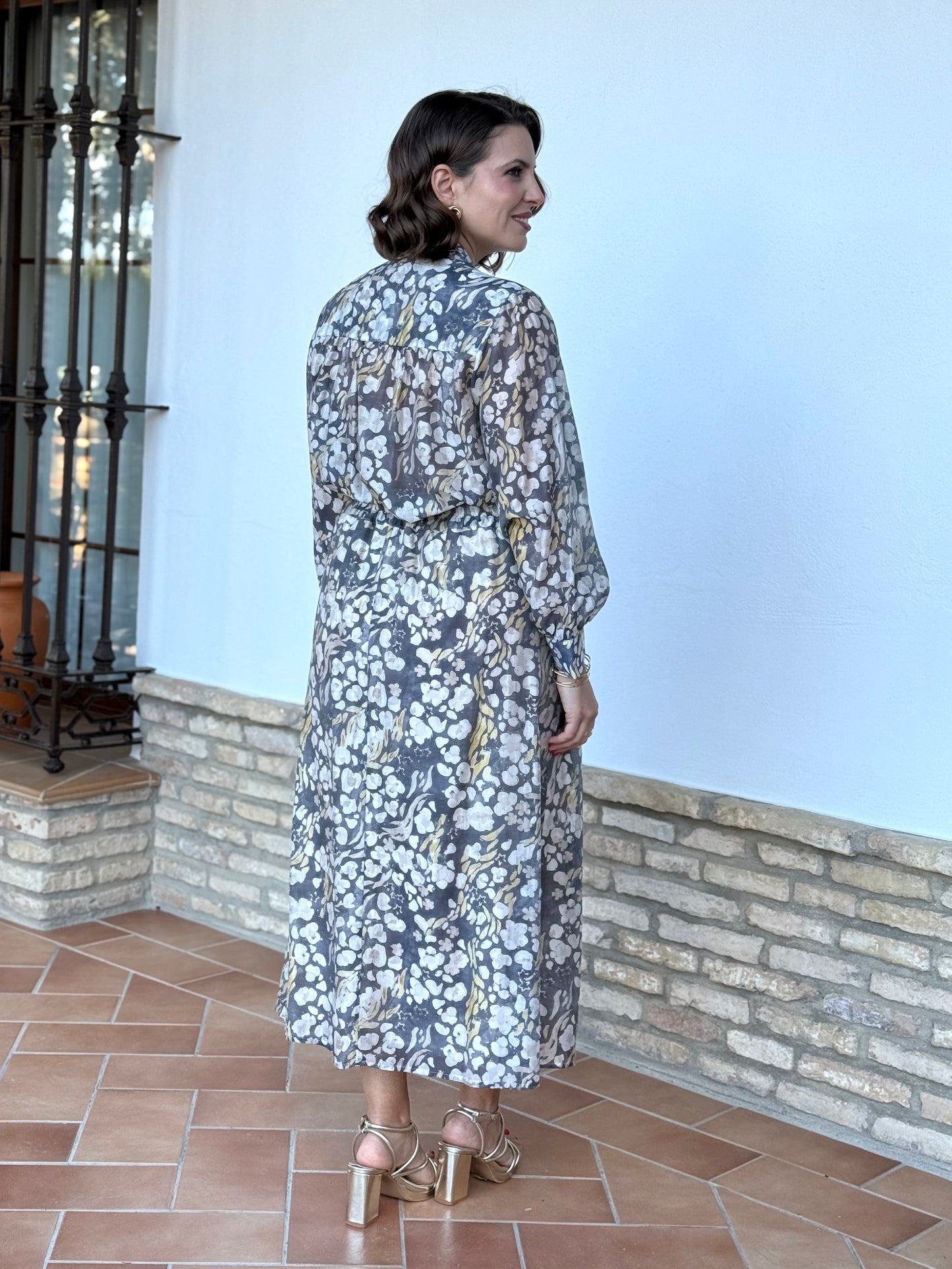 Conjunto Elegancia Grisáceo