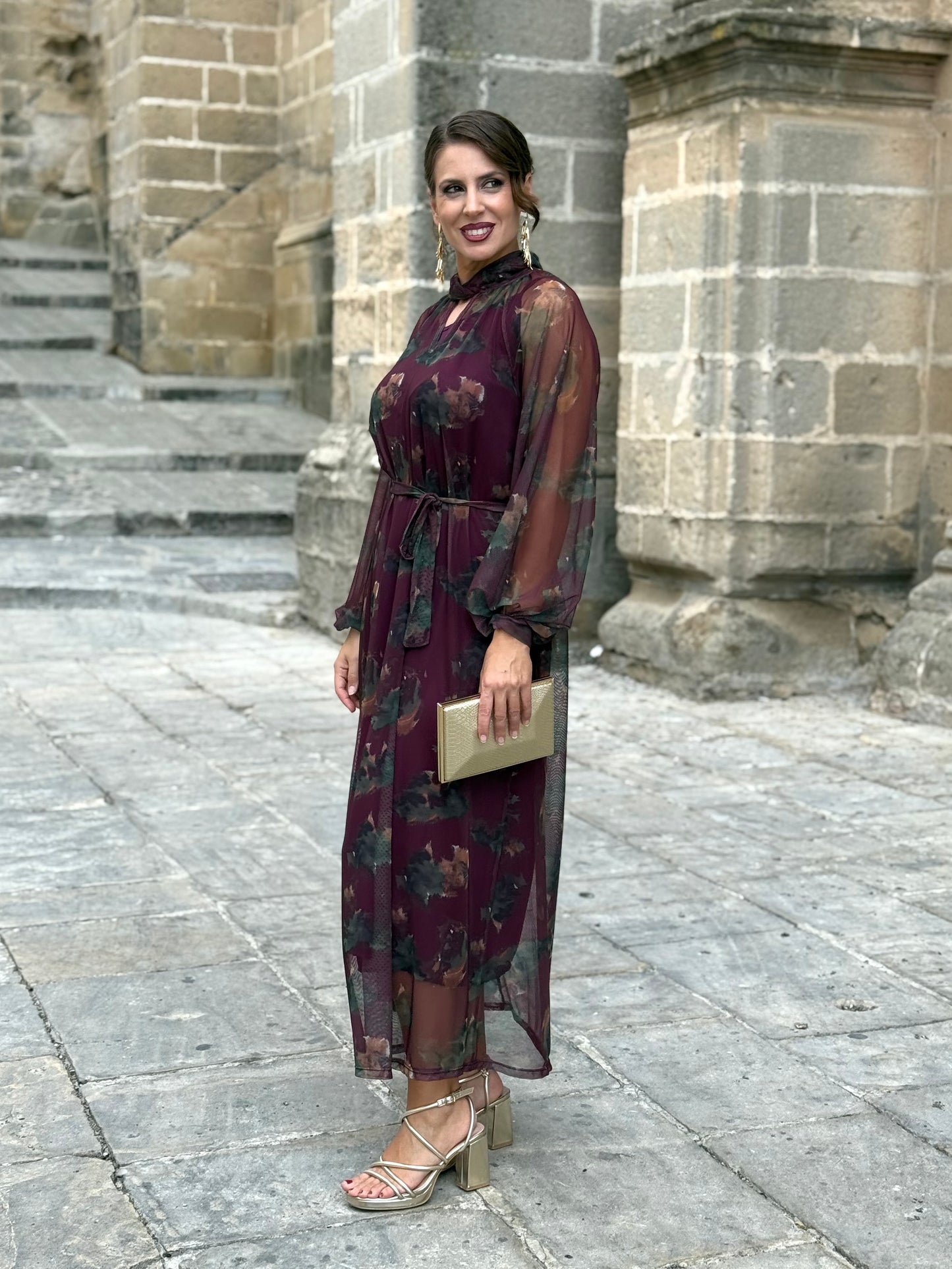 Vestido midi de tul burdeos con estampado floral