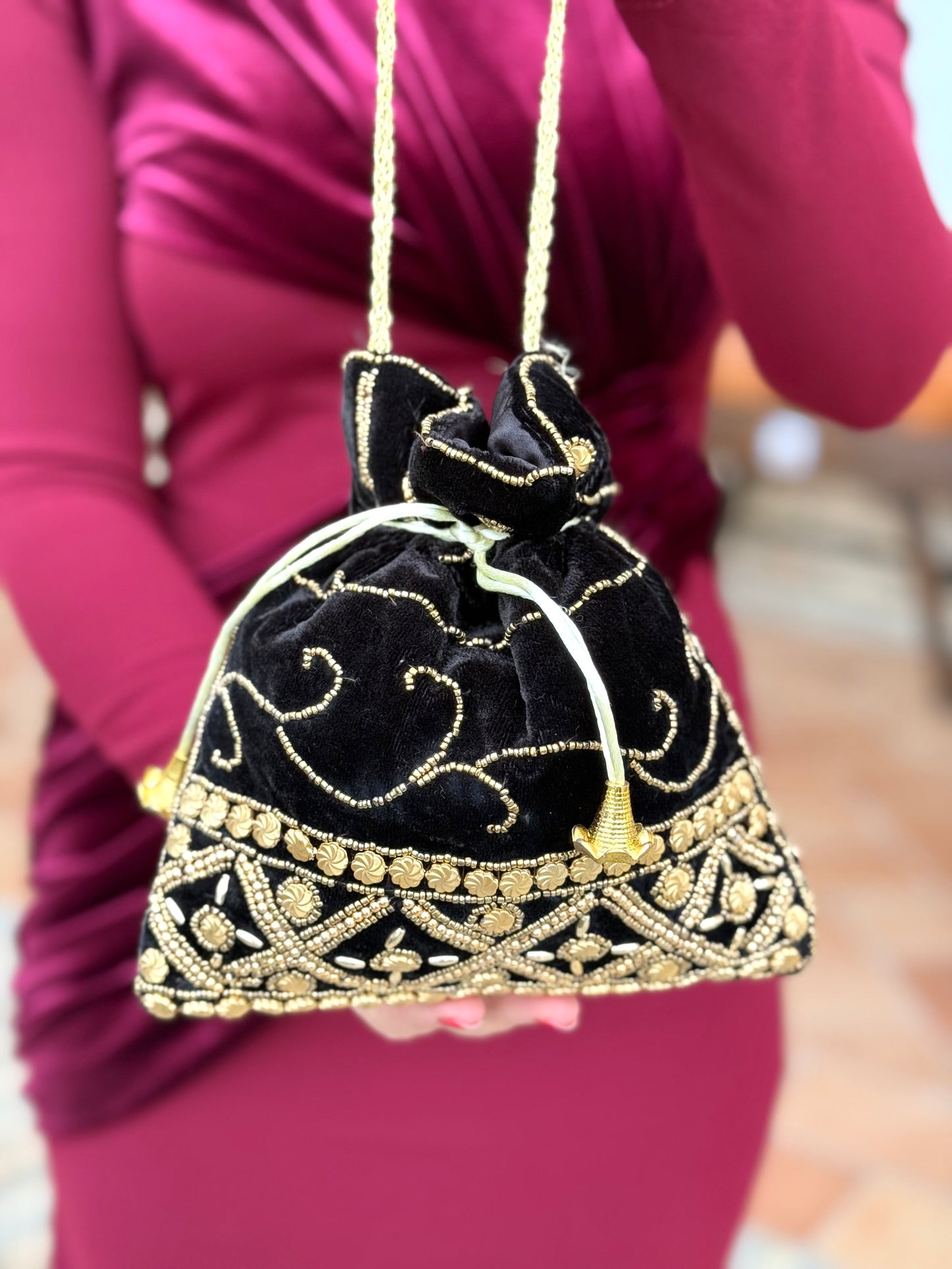 Limosnera Terciopelo Berlín Negra