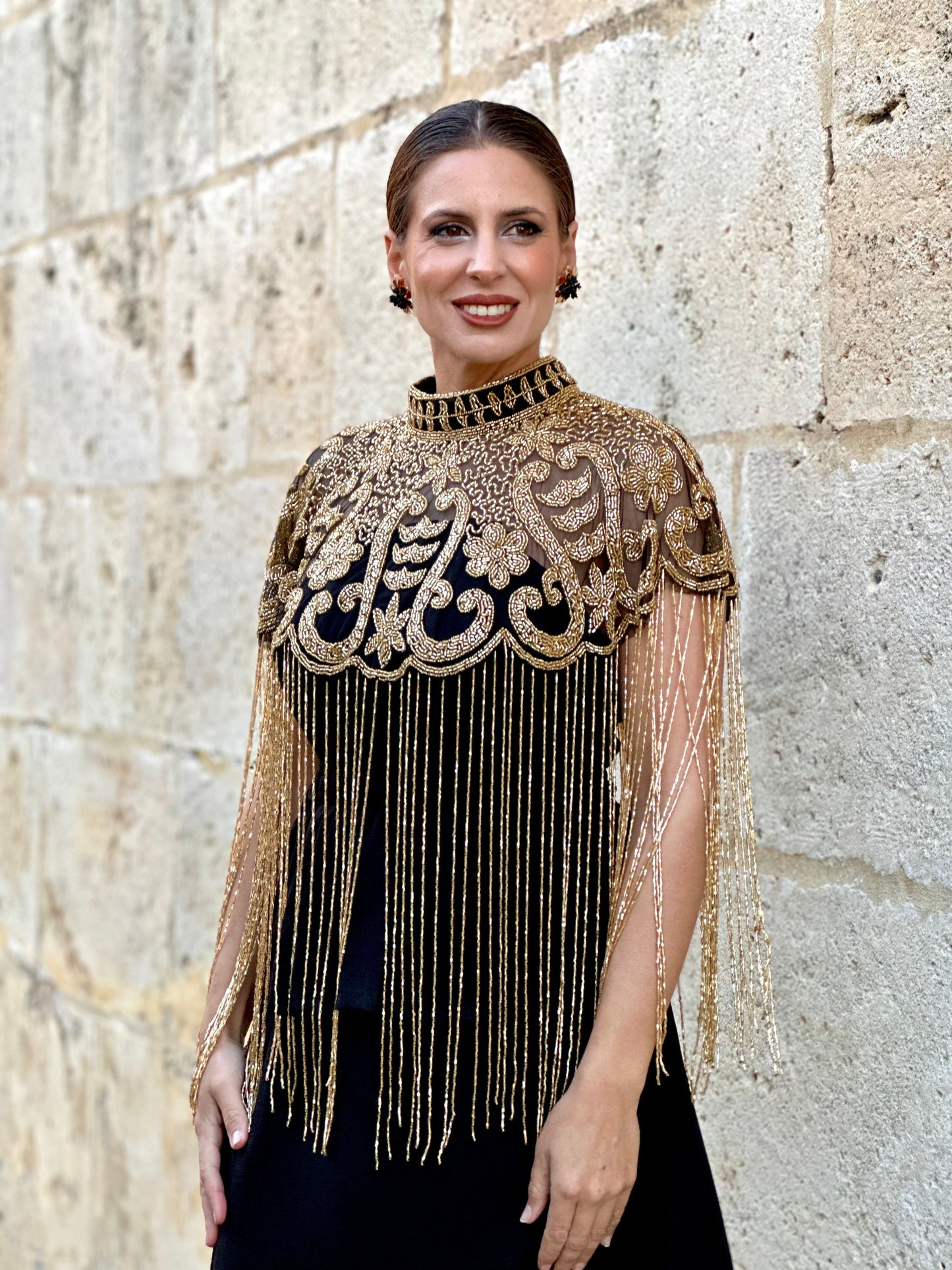 Capa De Fiesta de Pedrería Dorado
