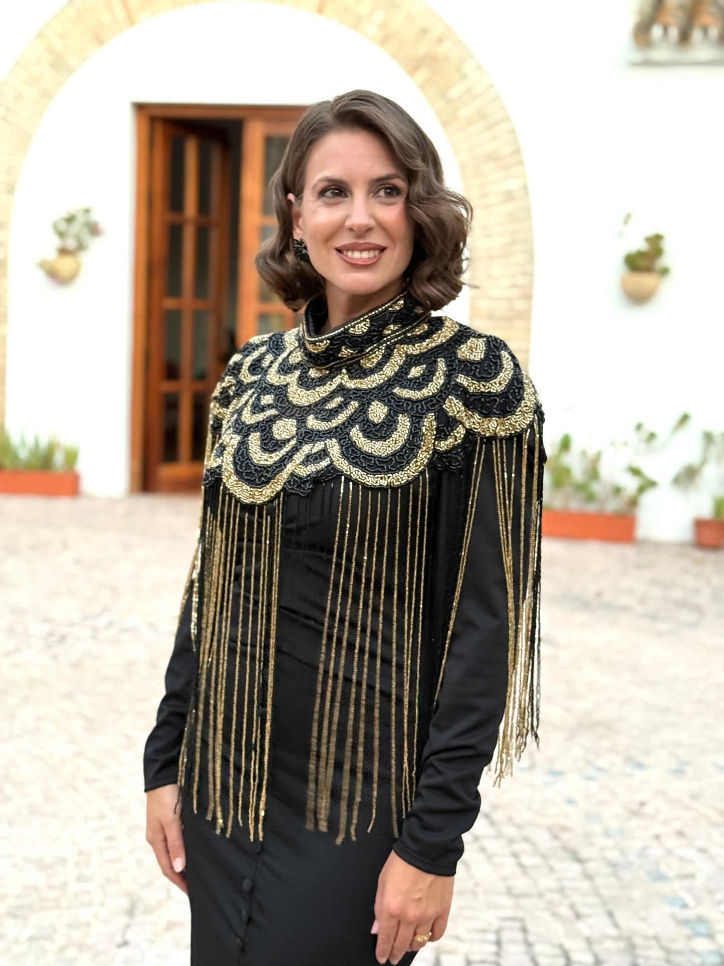 Capa de pedrería Dorada/Negra