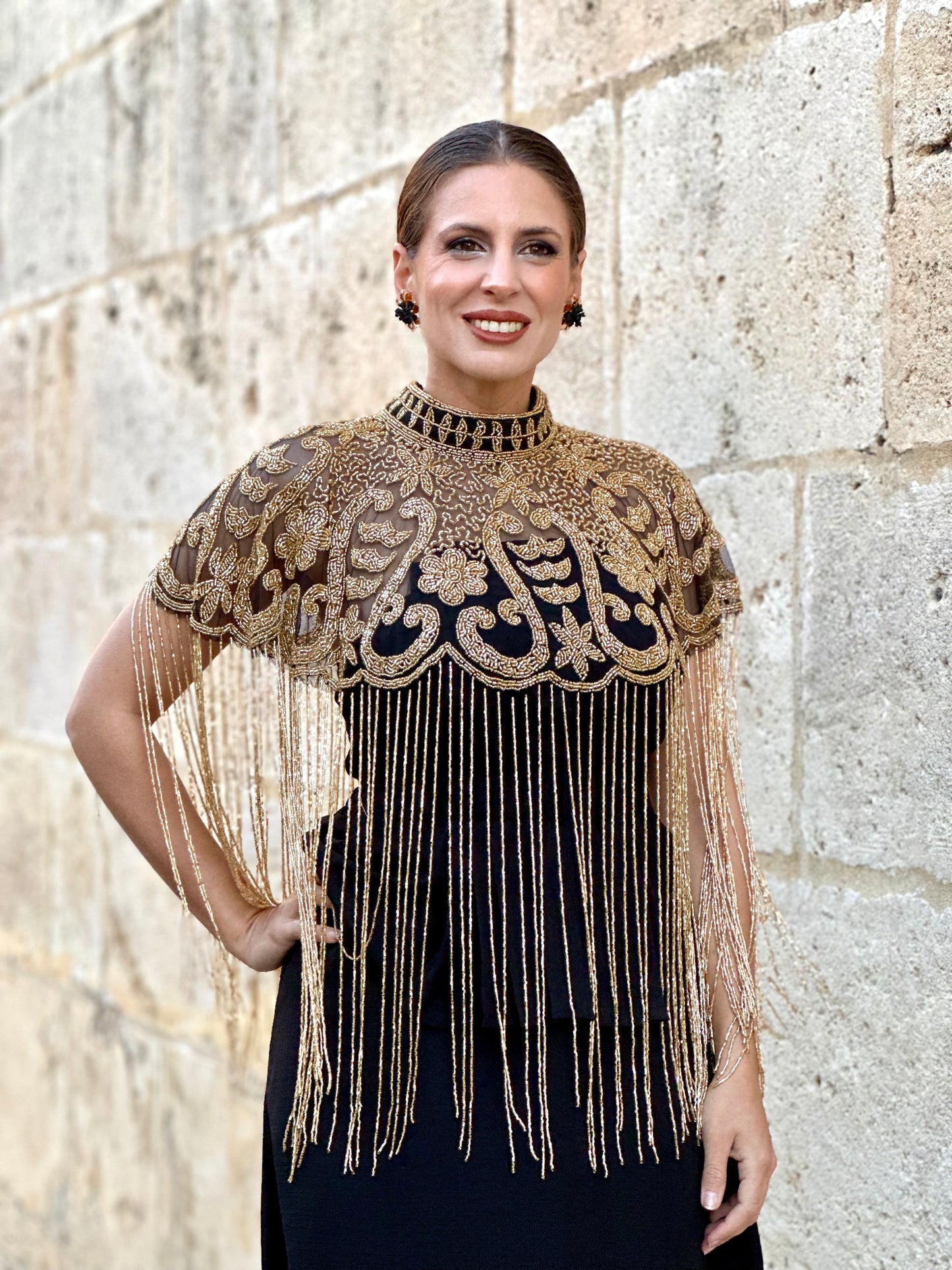 Capa De Fiesta de Pedrería Dorado