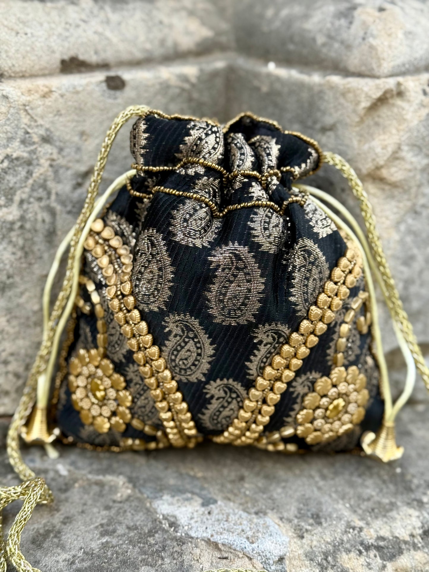 Limosnera Dubái Negra