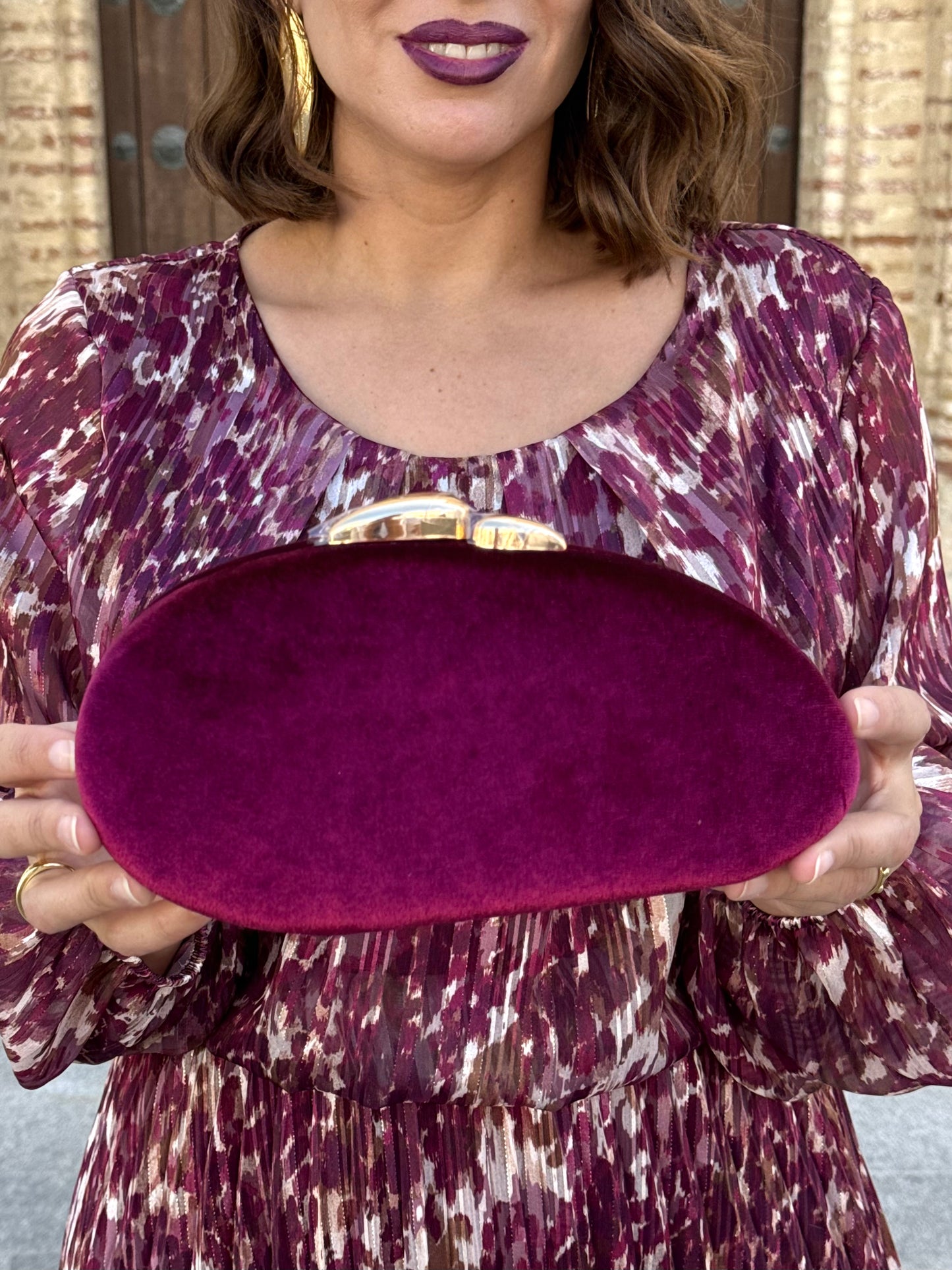 Bolso Clutch Ovalado de Terciopelo Burdeos