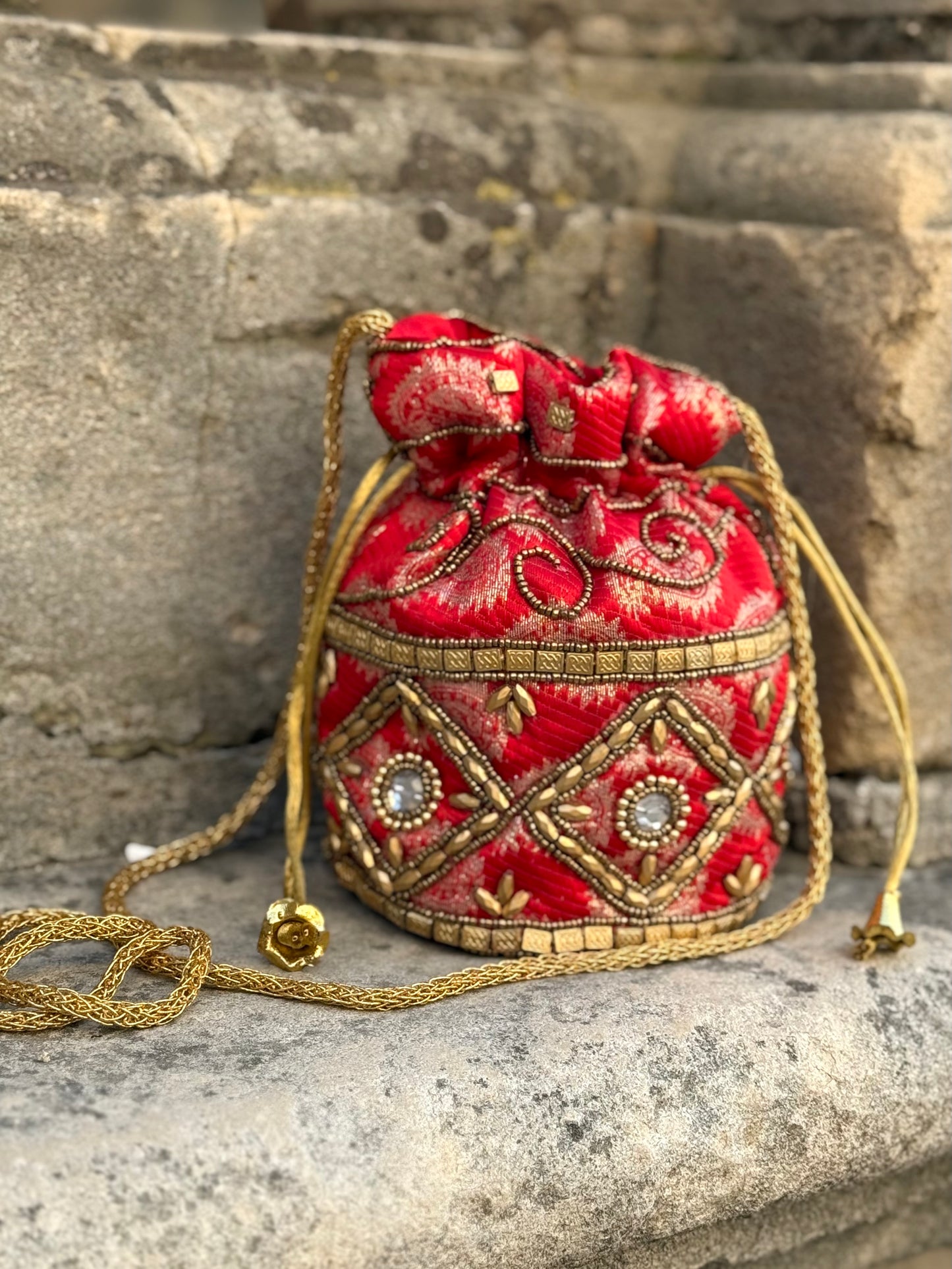 Limosnera Zanuri Roja