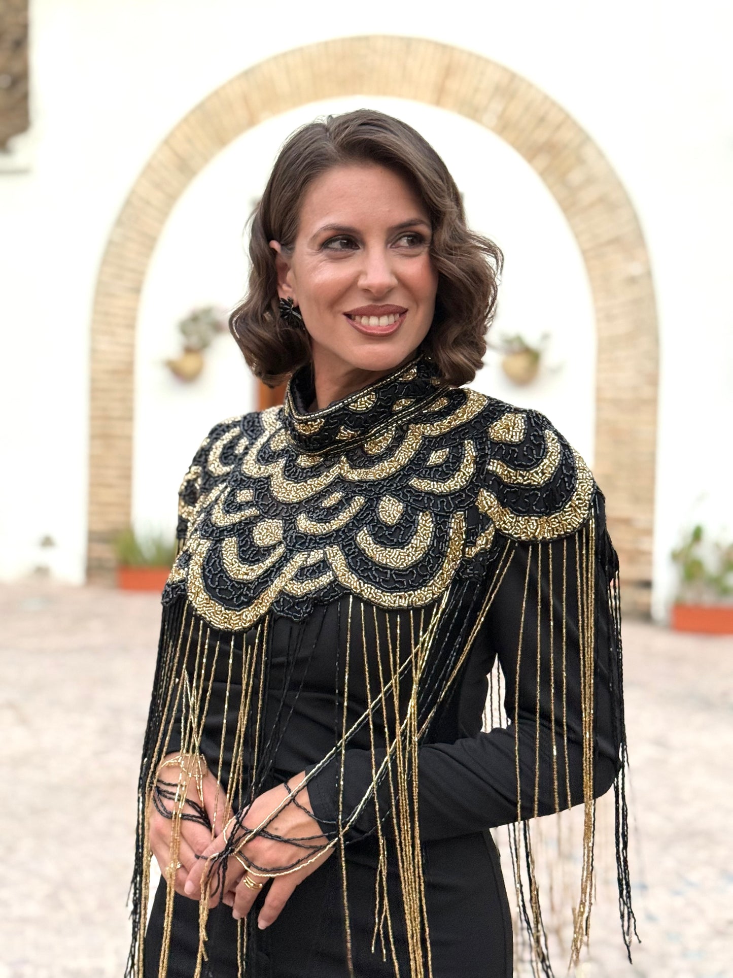 Capa de pedrería Dorada/Negra