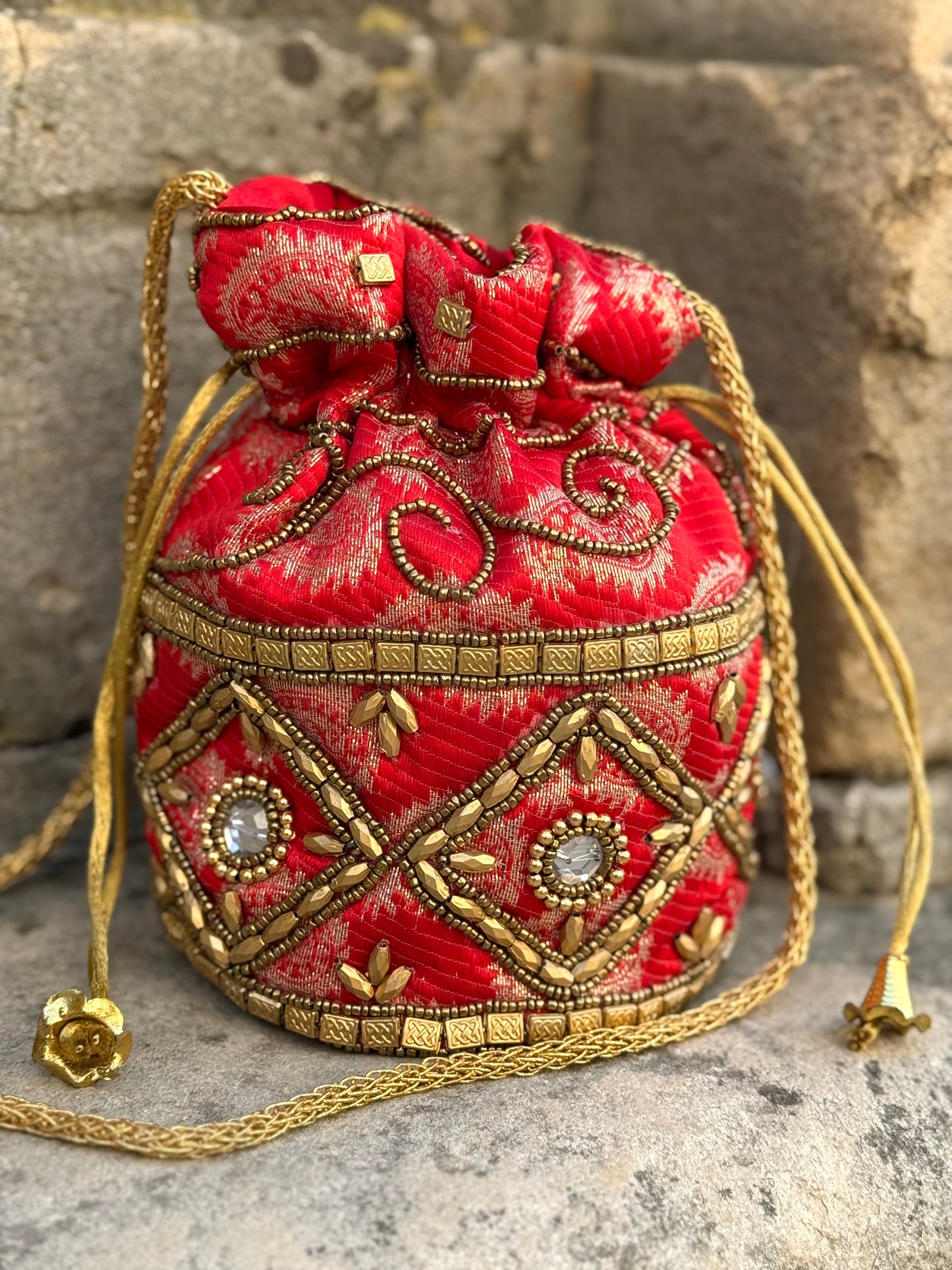 Limosnera Zanuri Roja