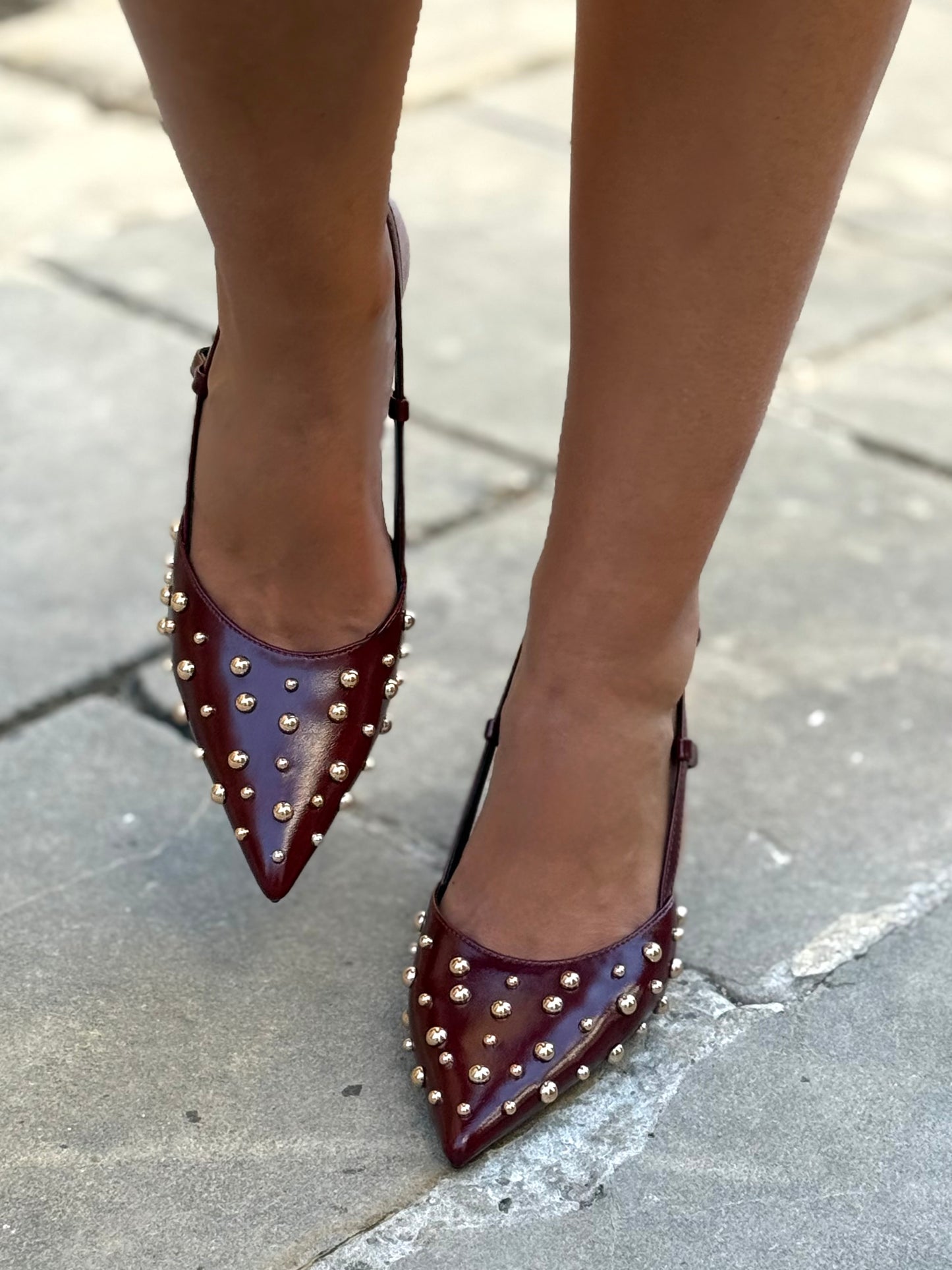 Stilettos Burdeos Bolitas Doradas