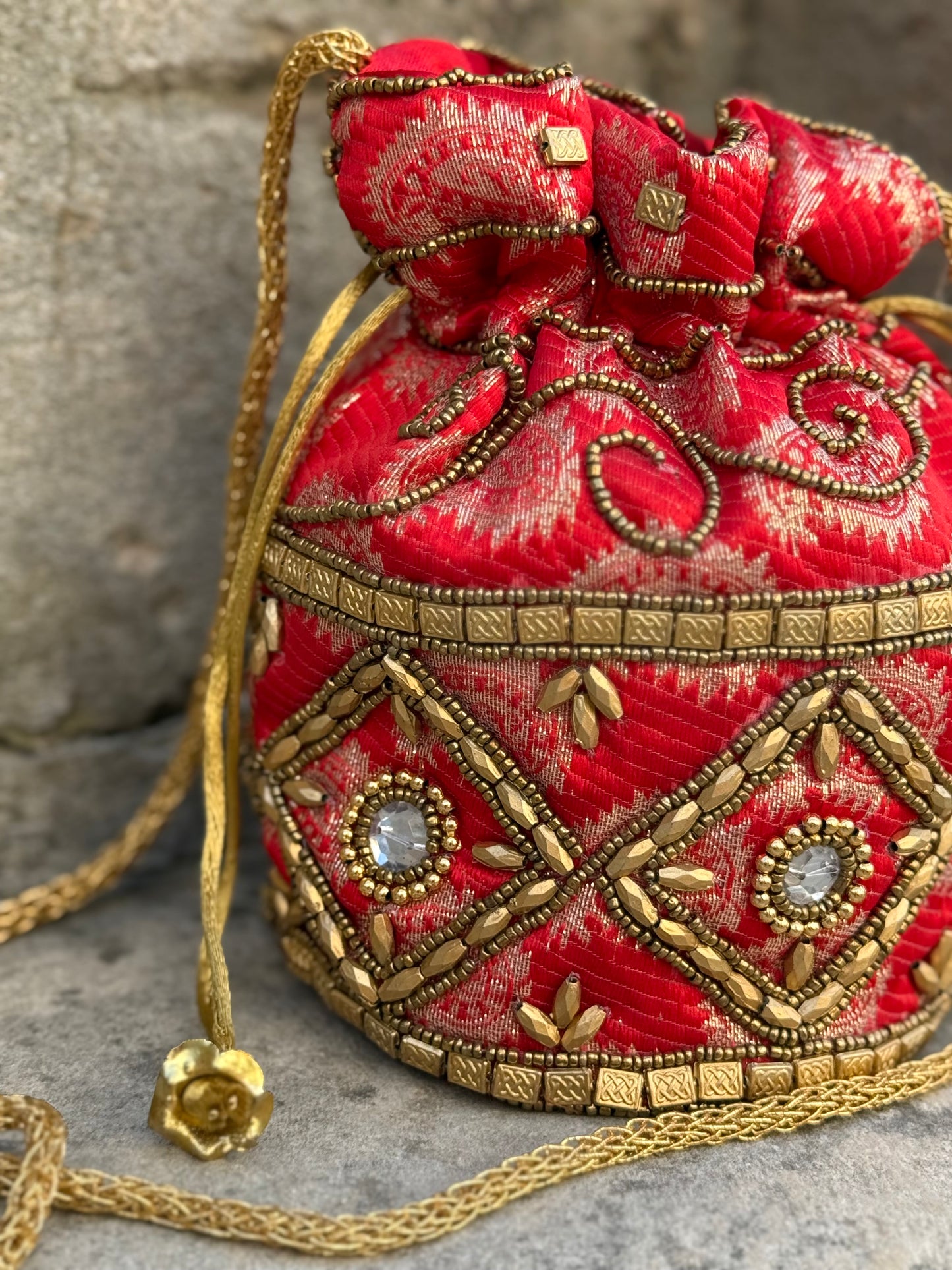 Limosnera Zanuri Roja