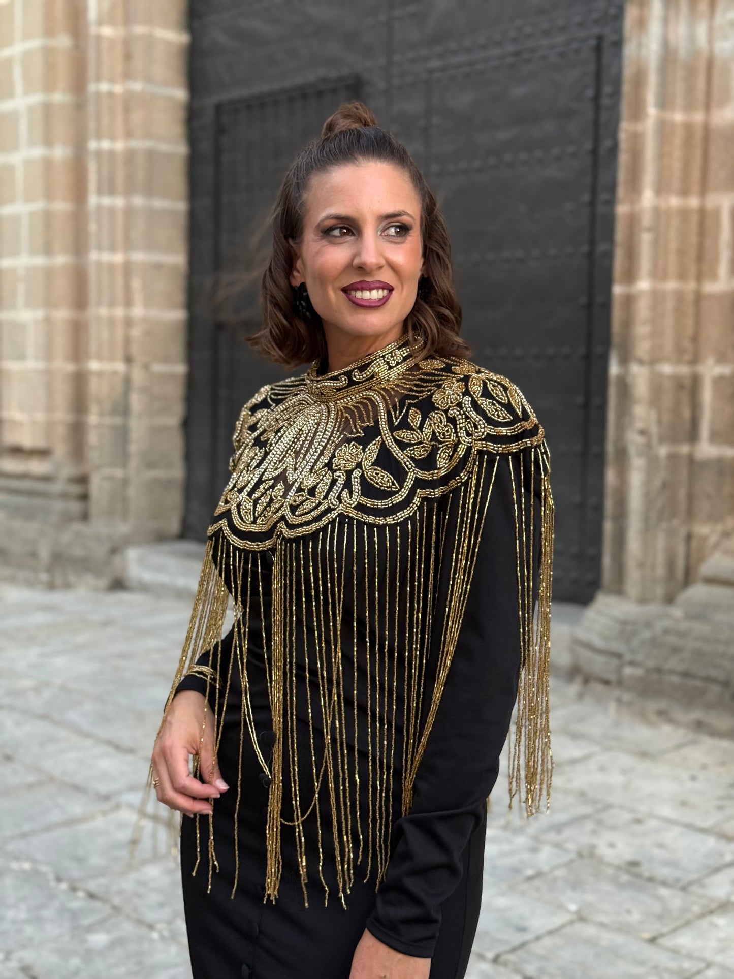 Capa De Fiesta de Pedrería Dorado