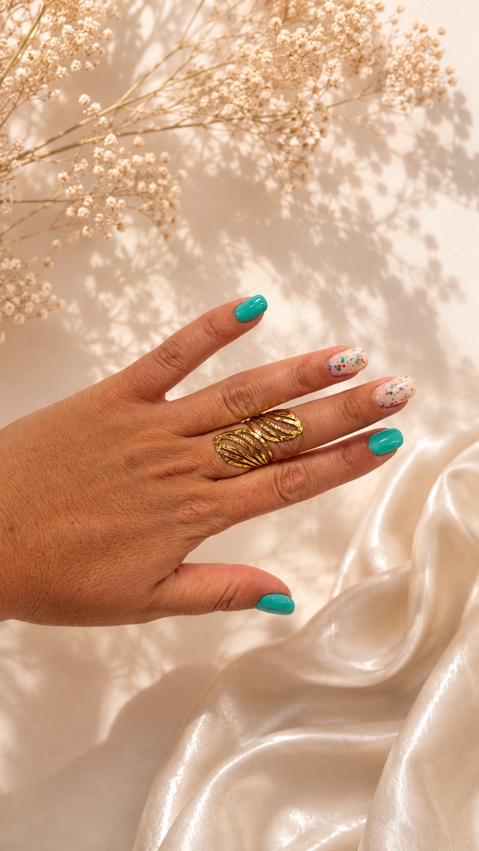 Anillo dorado calado