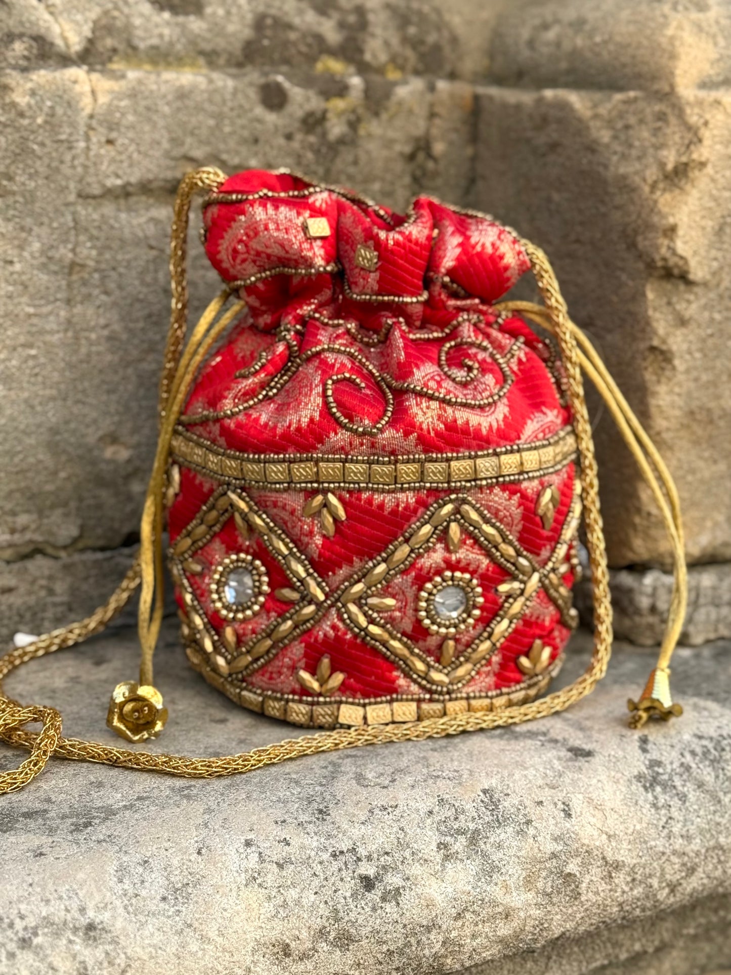 Limosnera Zanuri Roja