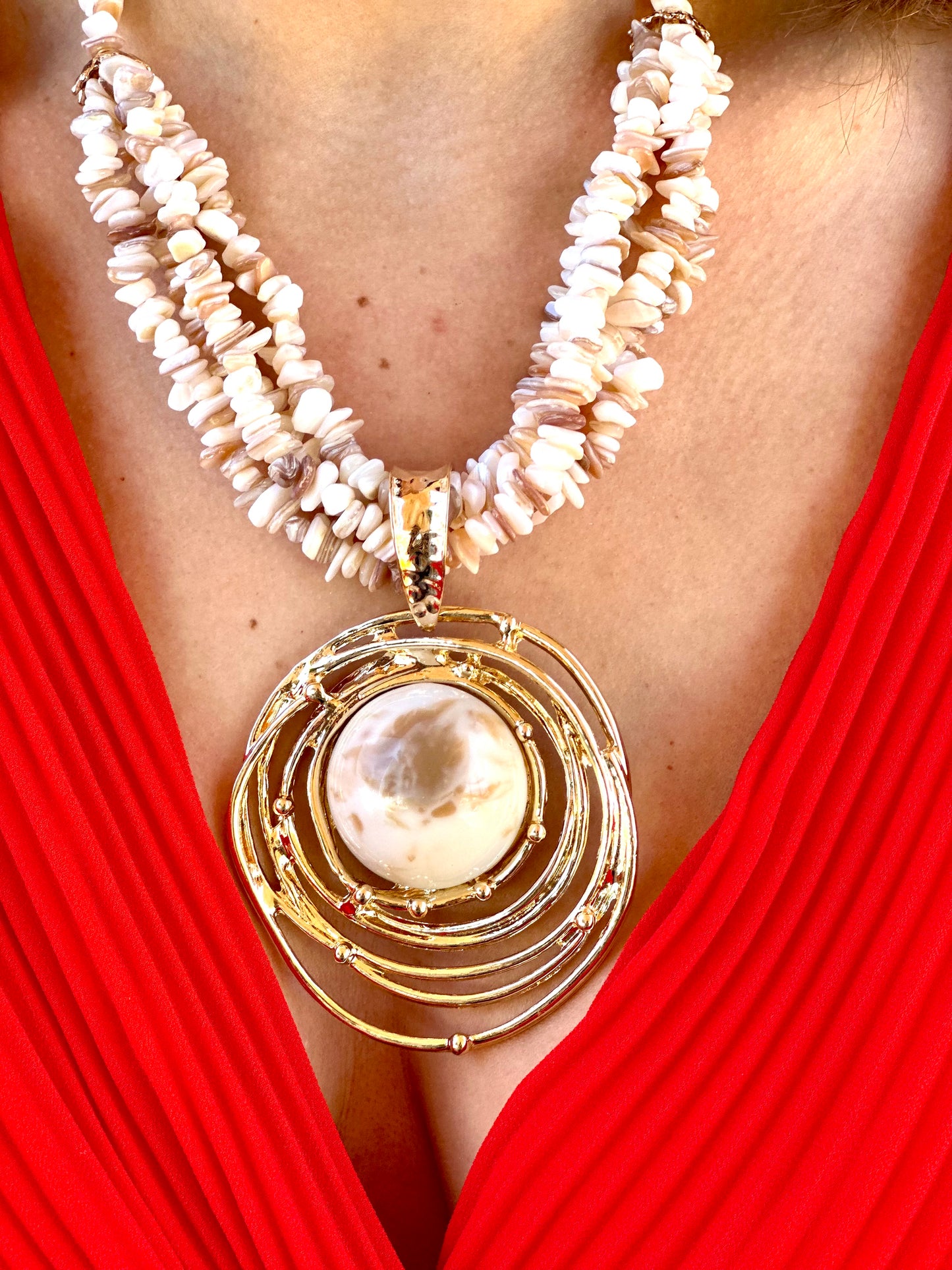 Collar Satélite Dorado