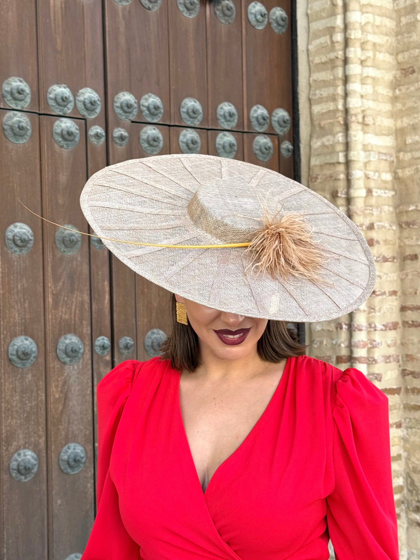 Pamela de Sinamay Natural con plumas
