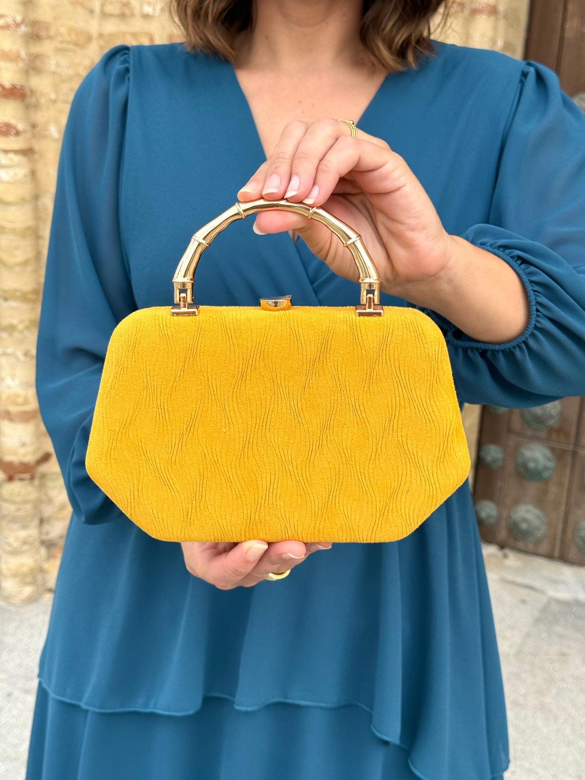 Bolso de fiesta Siena Mostaza con asa dorada
