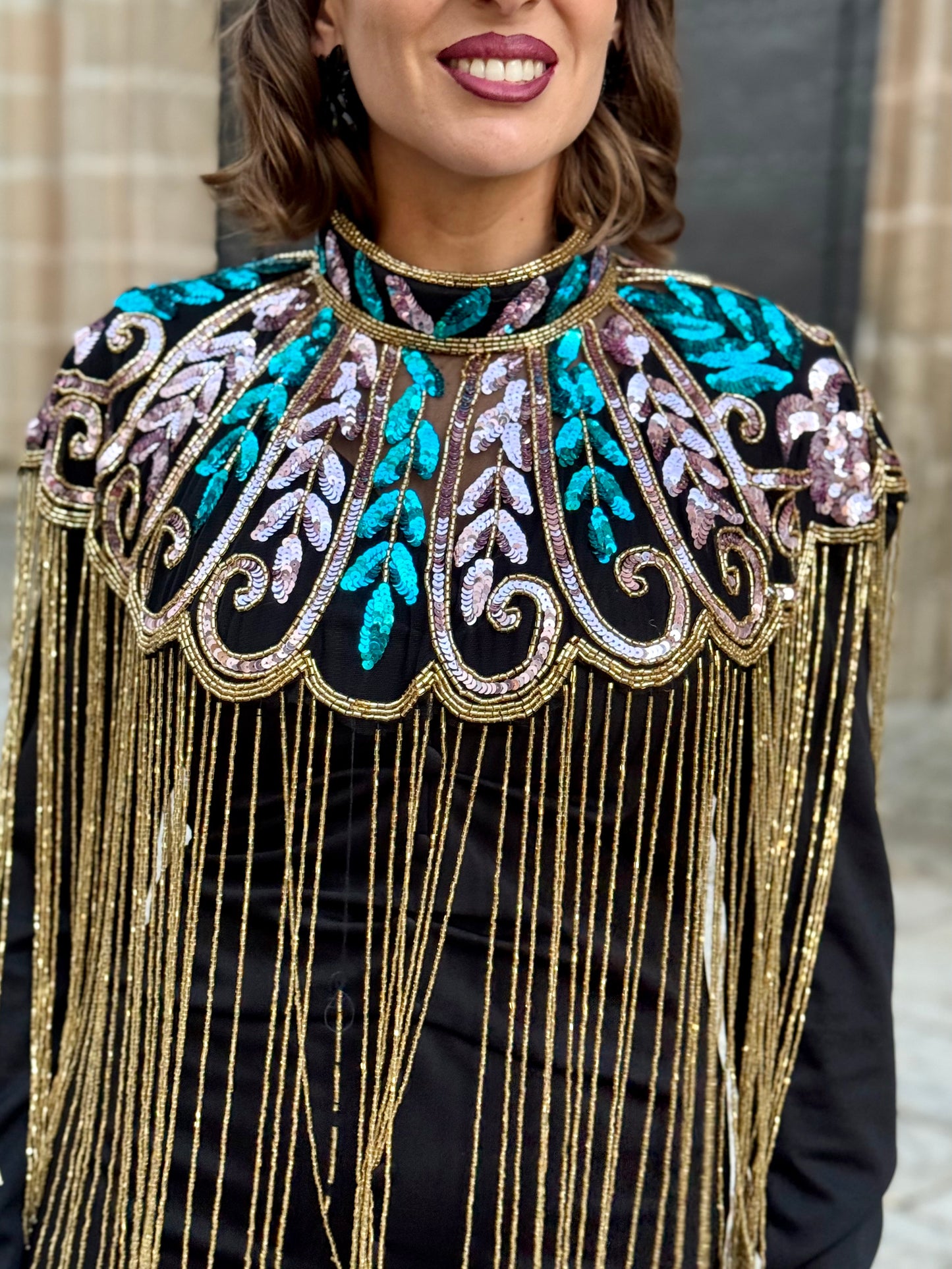 Capa de Fiesta de Pedrería Morada/Dorada