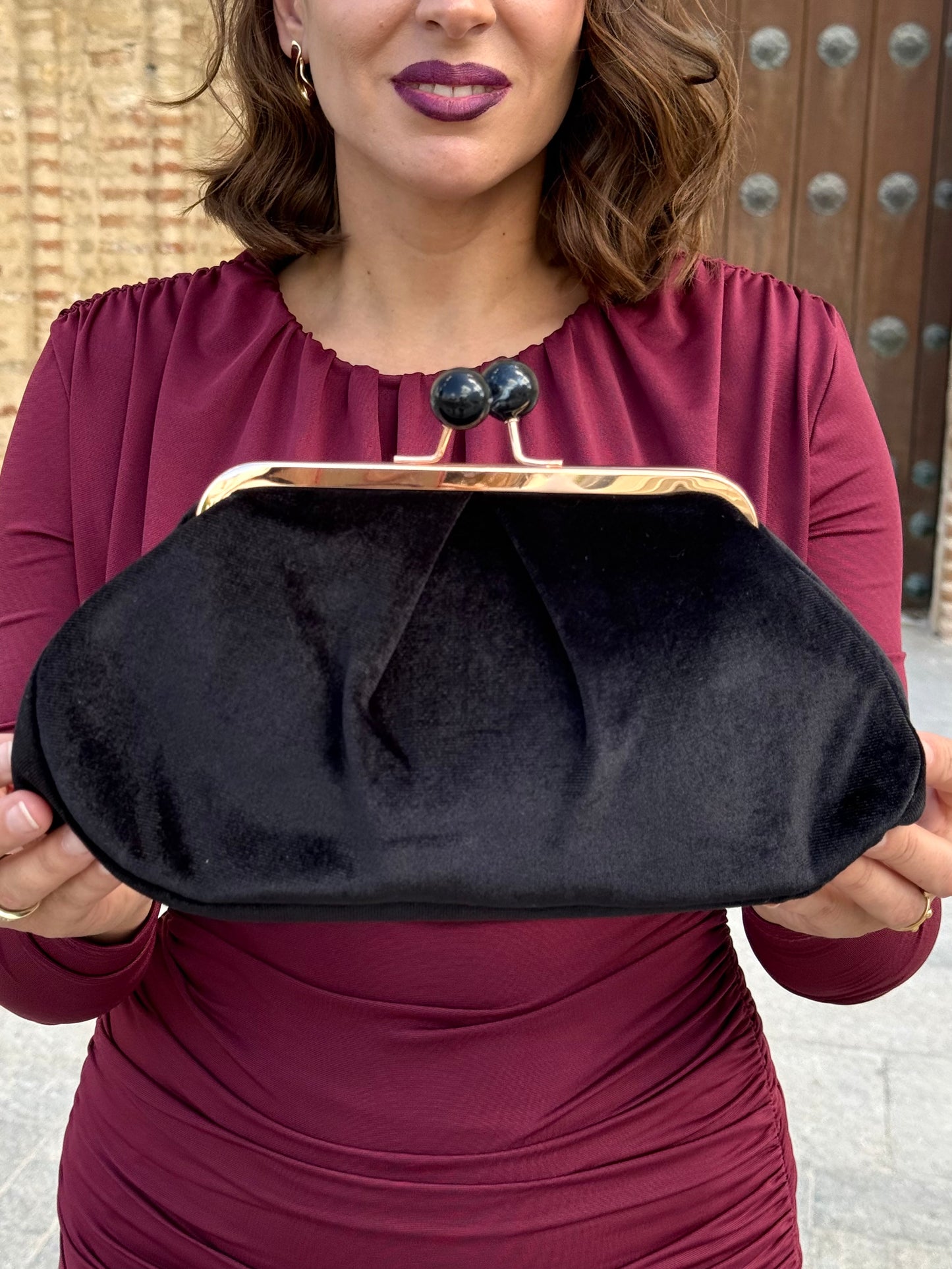 Bolso Clutch de Terciopelo Negro