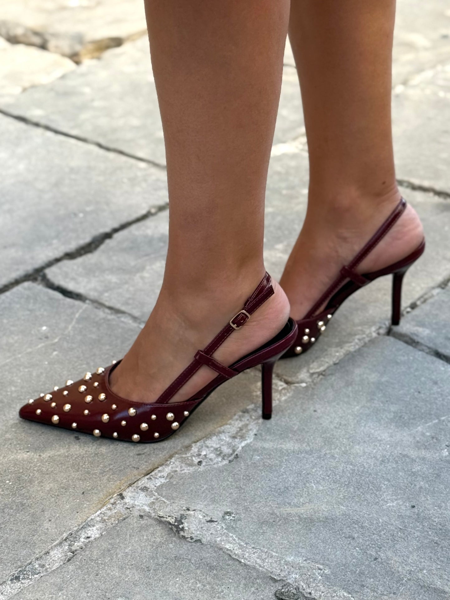 Stilettos Burdeos Bolitas Doradas