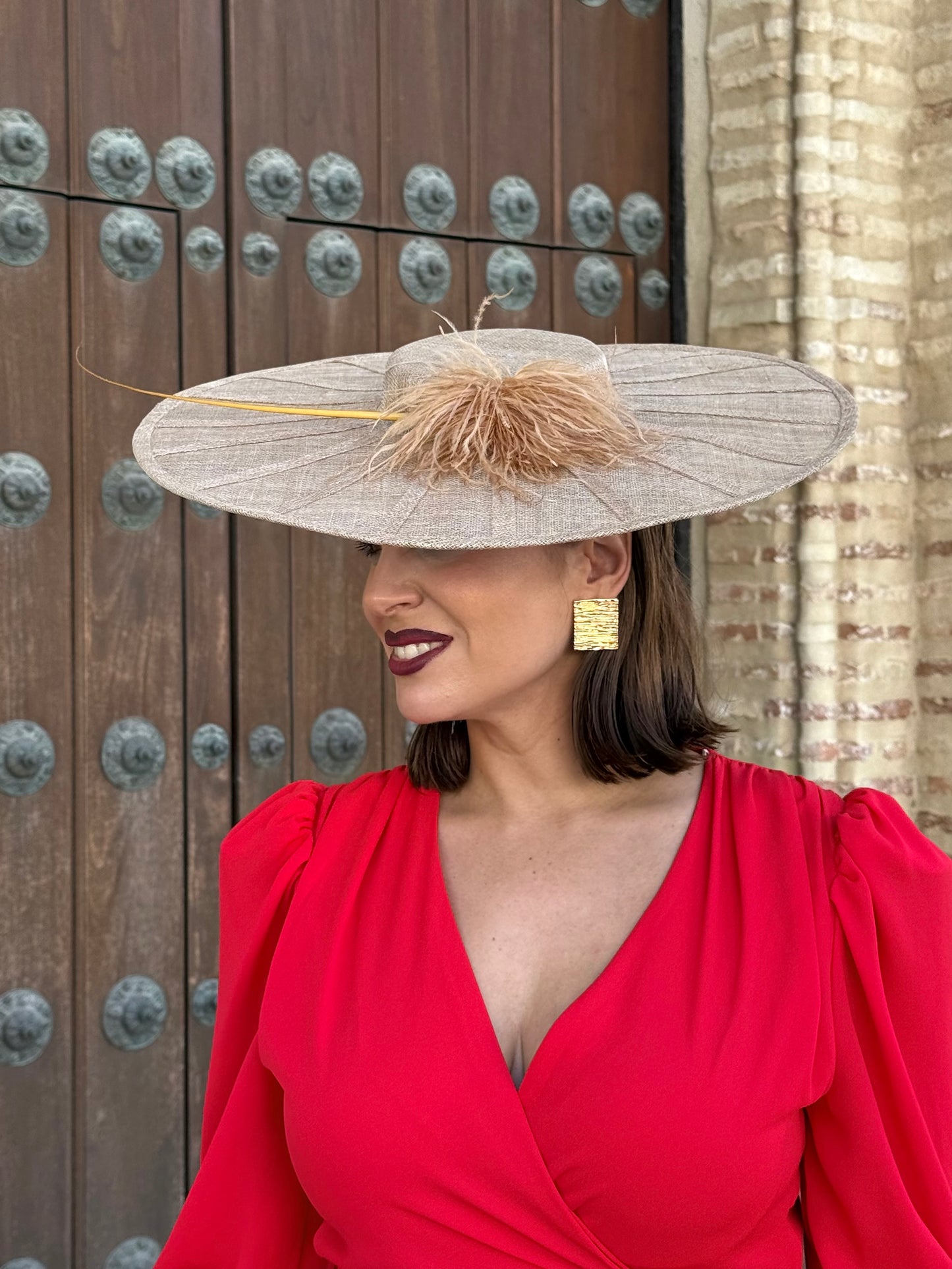 Pamela de Sinamay Natural con plumas