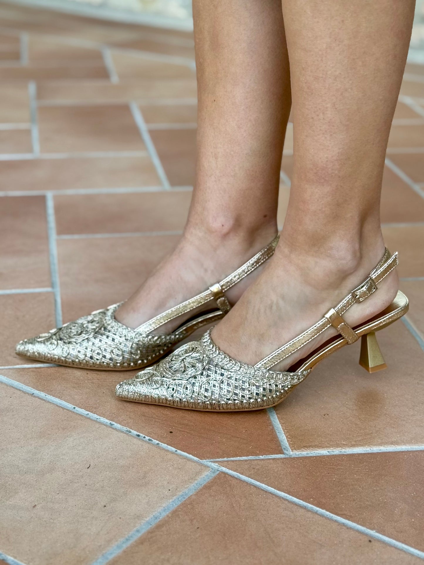 Tacón Salón Dorado