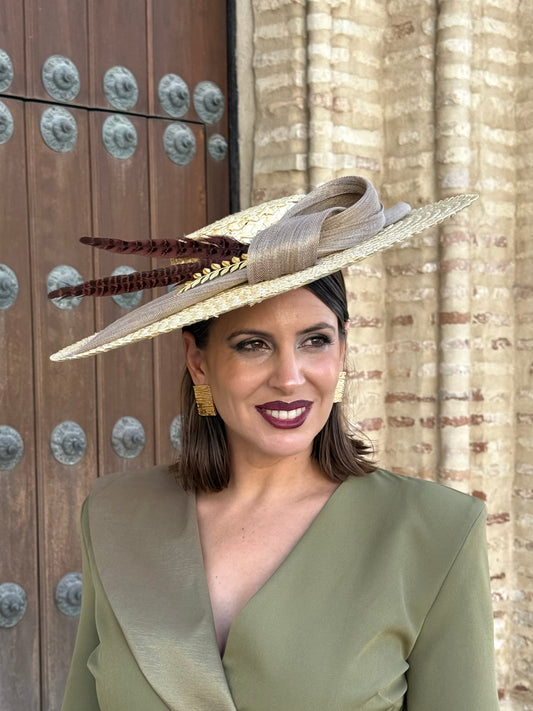 Pamela natural con lazada y plumas