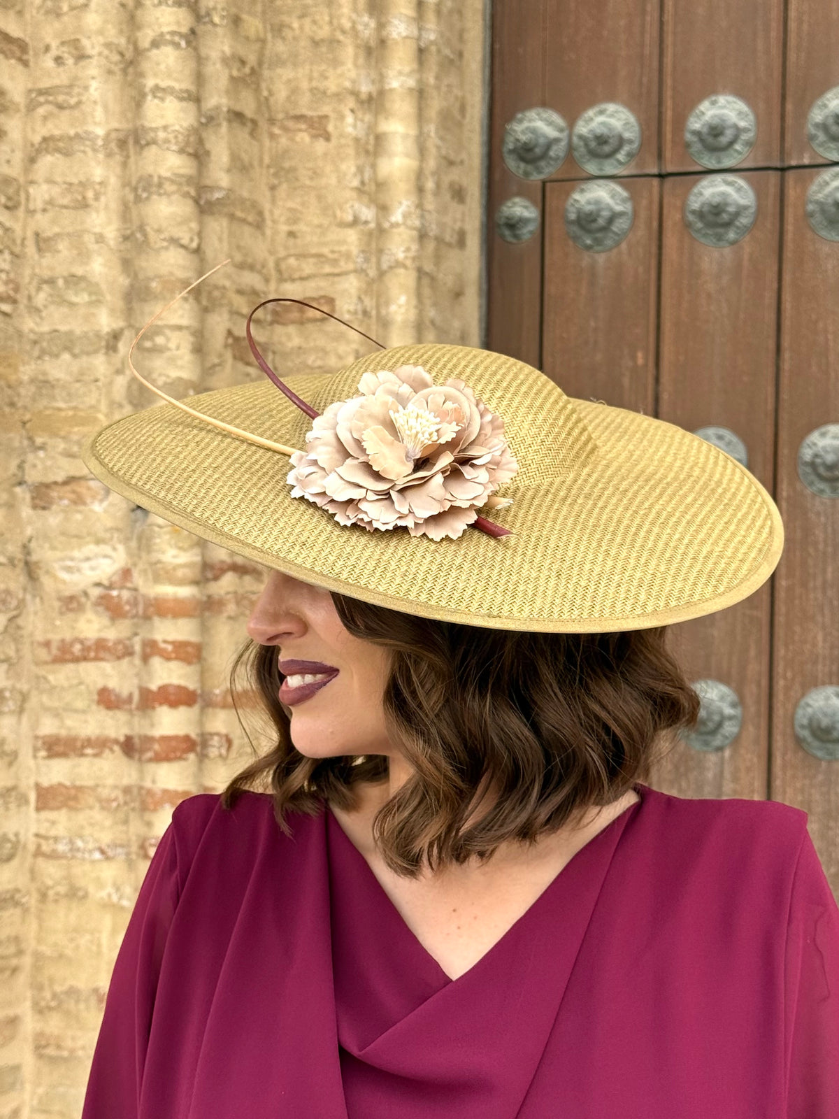 Pamela de Fiesta Aurelia con Flor Nude y Detalles Marrón