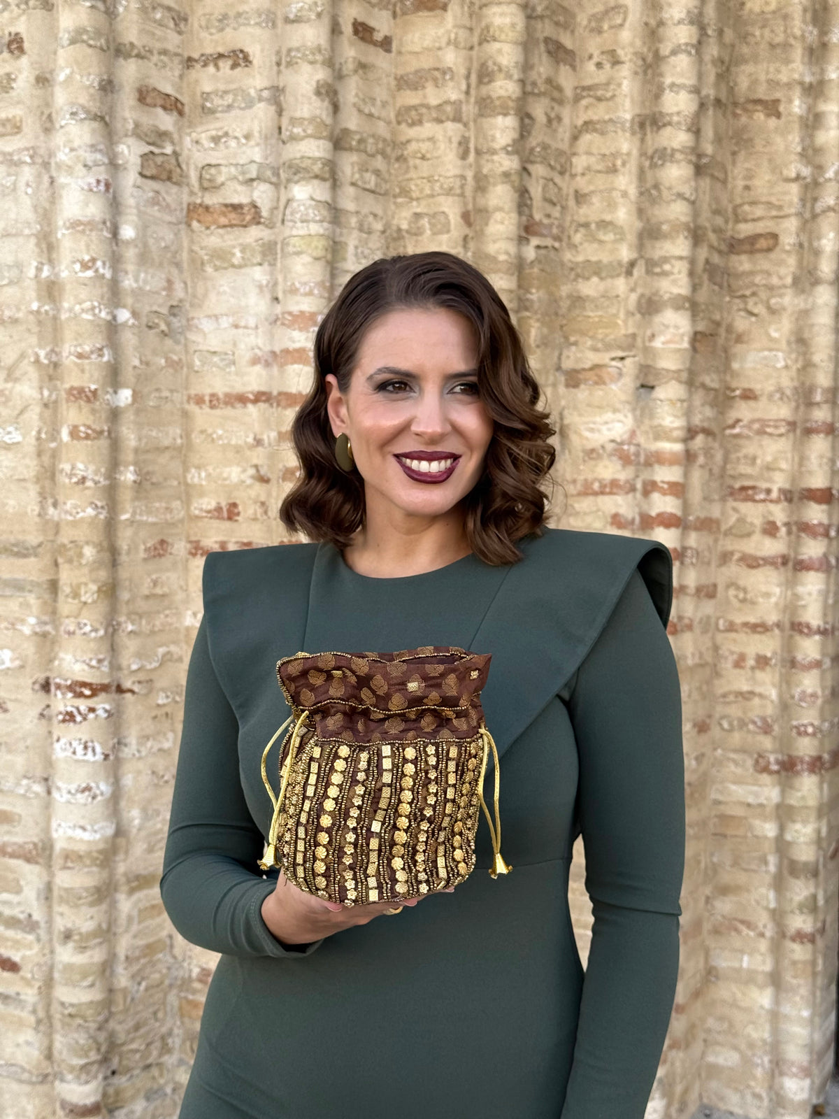 Limosnera Carol Marrón