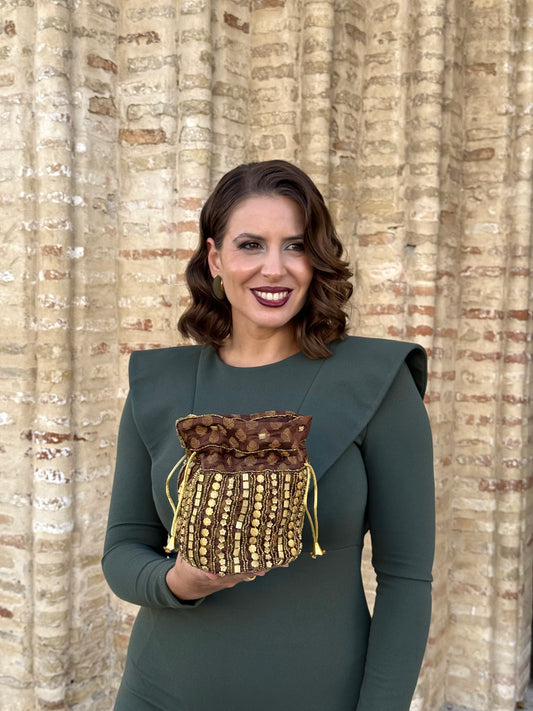 Limosnera Carol Marrón