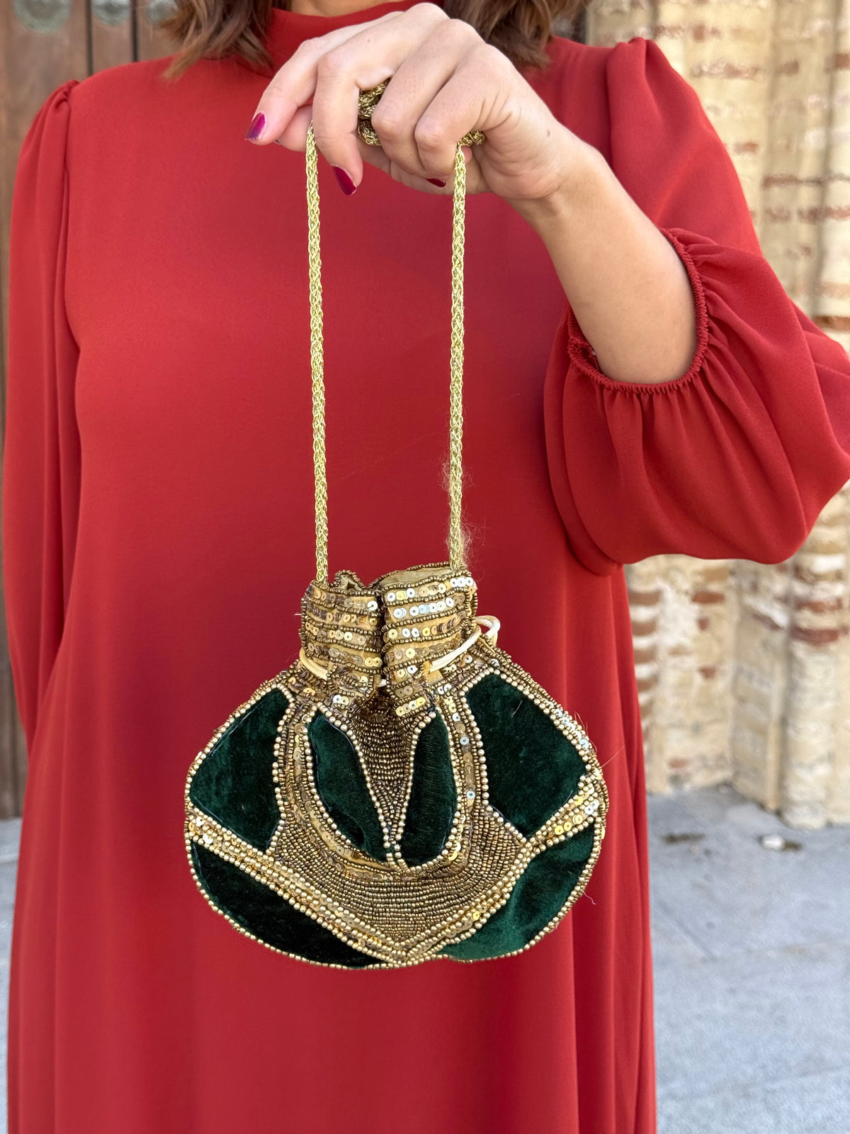 Limosnera de Fiesta con Pedrería y Bordados Verde