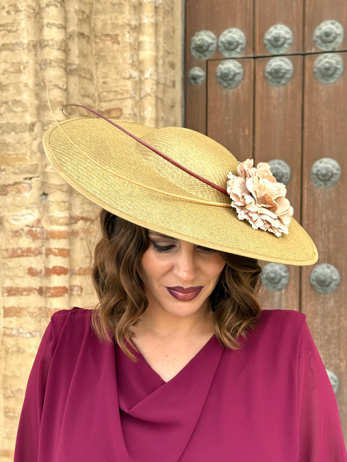 Pamela de Fiesta Aurelia con Flor Nude y Detalles Marrón