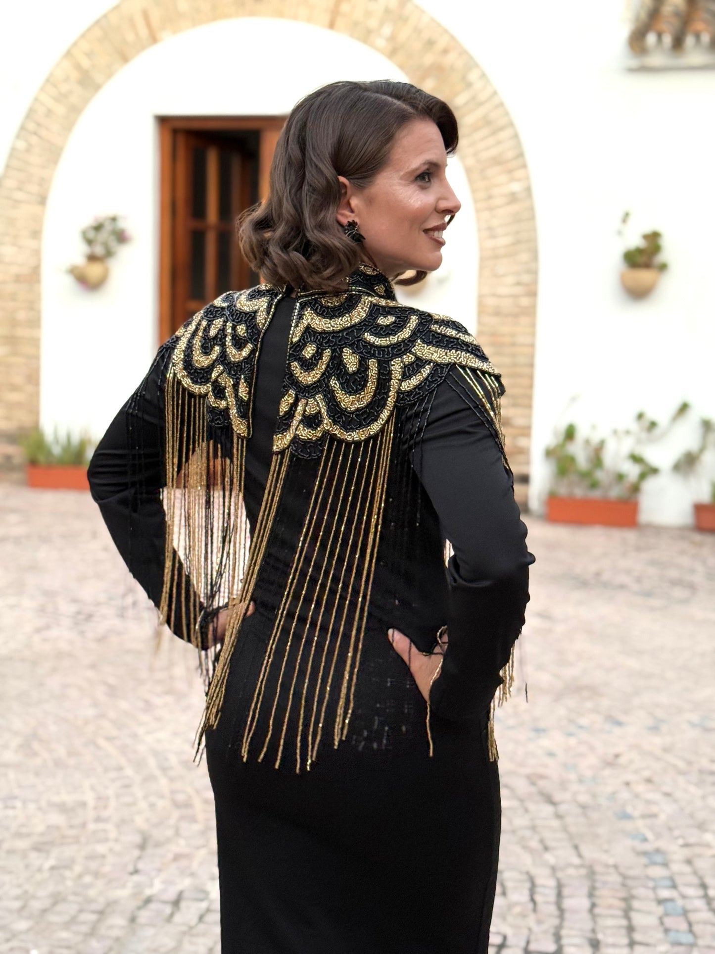Capa de pedrería Dorada/Negra