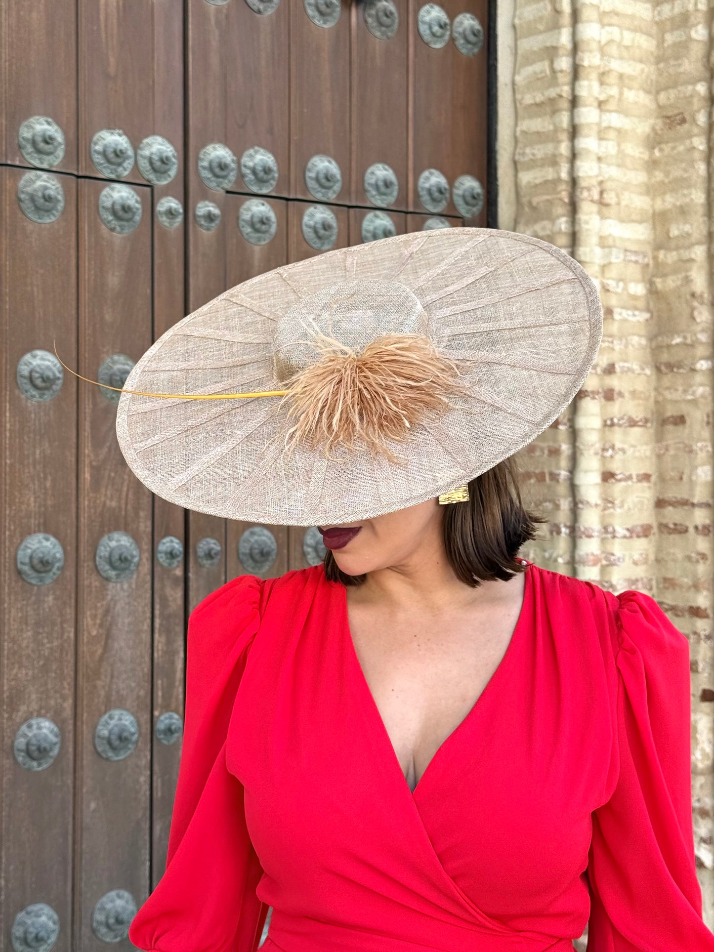 Pamela de Sinamay Natural con plumas