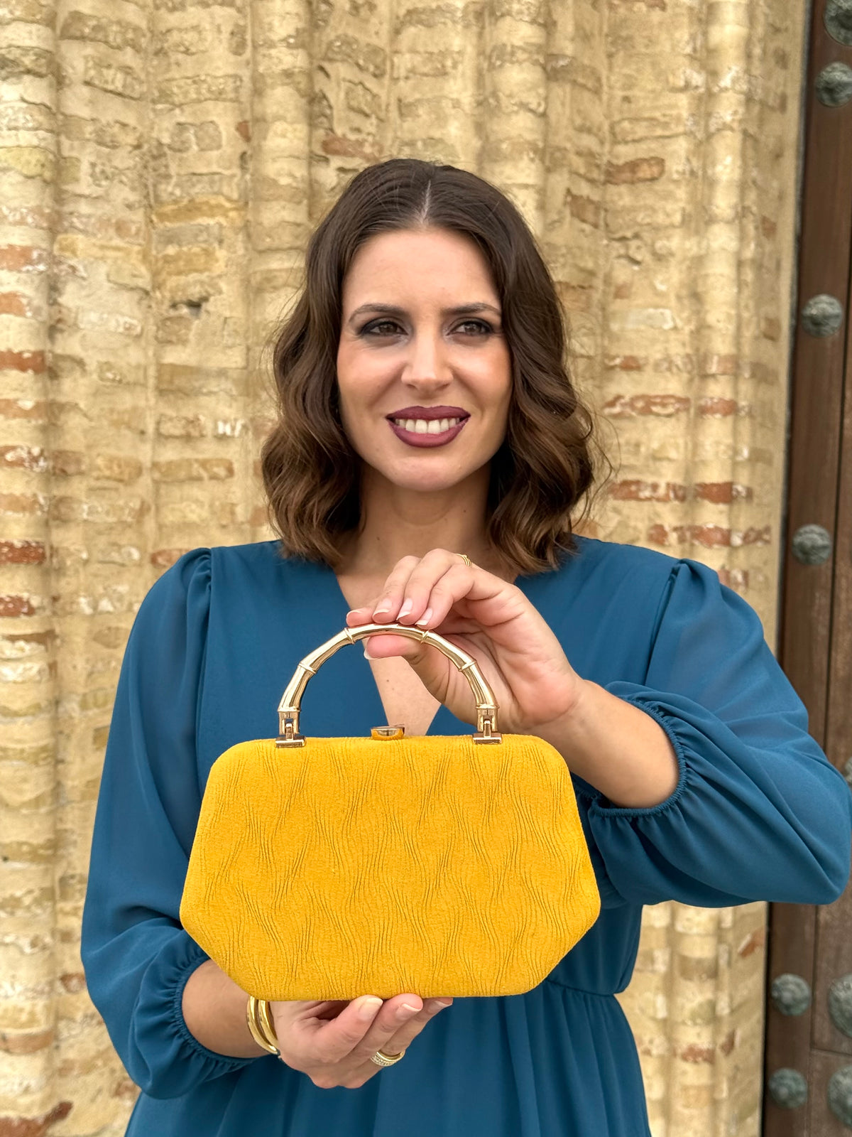 Bolso de fiesta Siena Mostaza con asa dorada