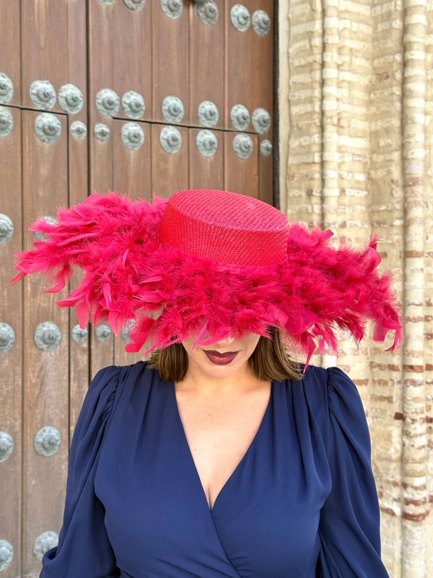 Pamela Burdeos con Plumas