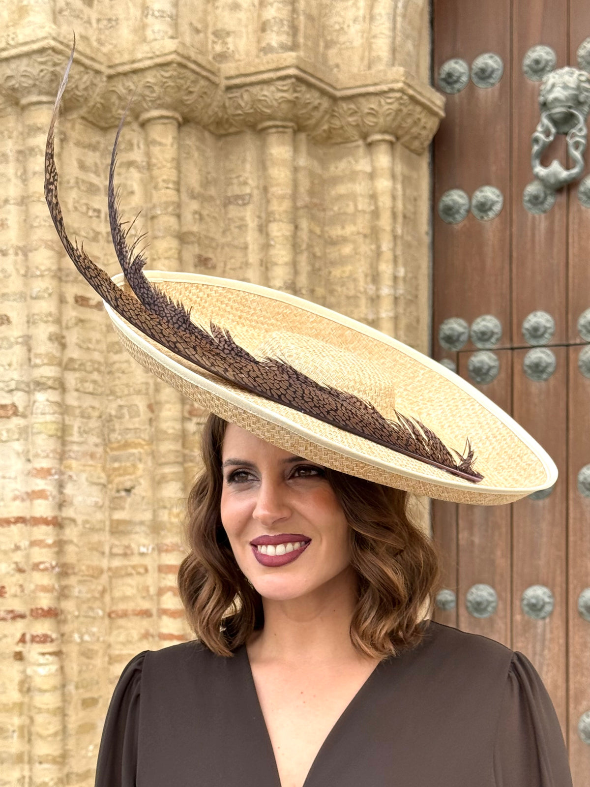 Pamela de Fiesta Siena Natural con Plumas en Tonos Marrones