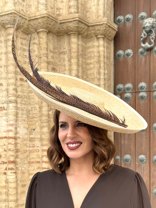 Pamela de Fiesta Siena Natural con Plumas en Tonos Marrones