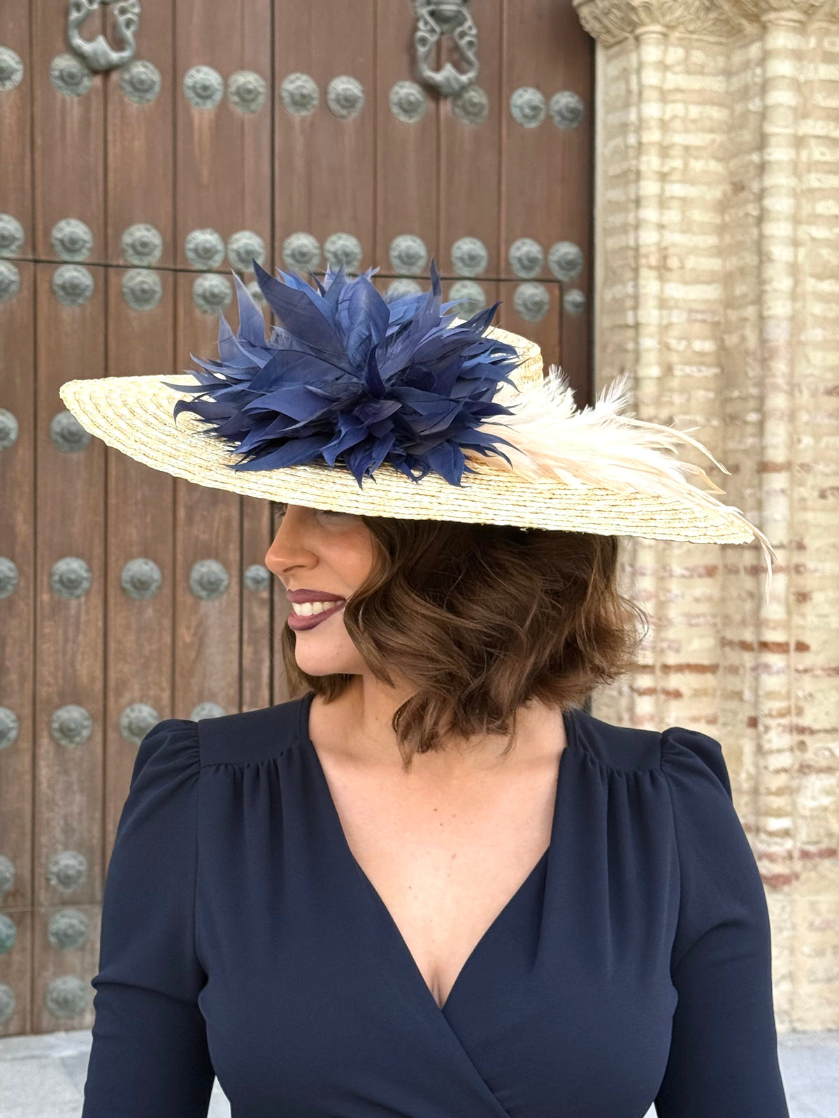 Pamela de invitada con plumas Azul Marino