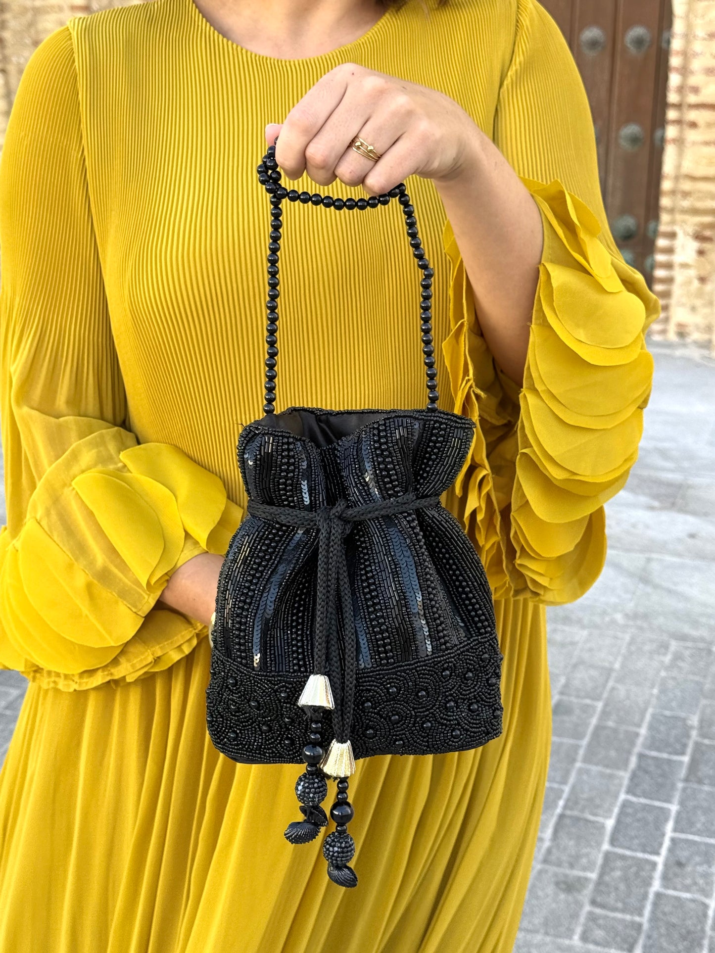 Limosnera Paris Negra