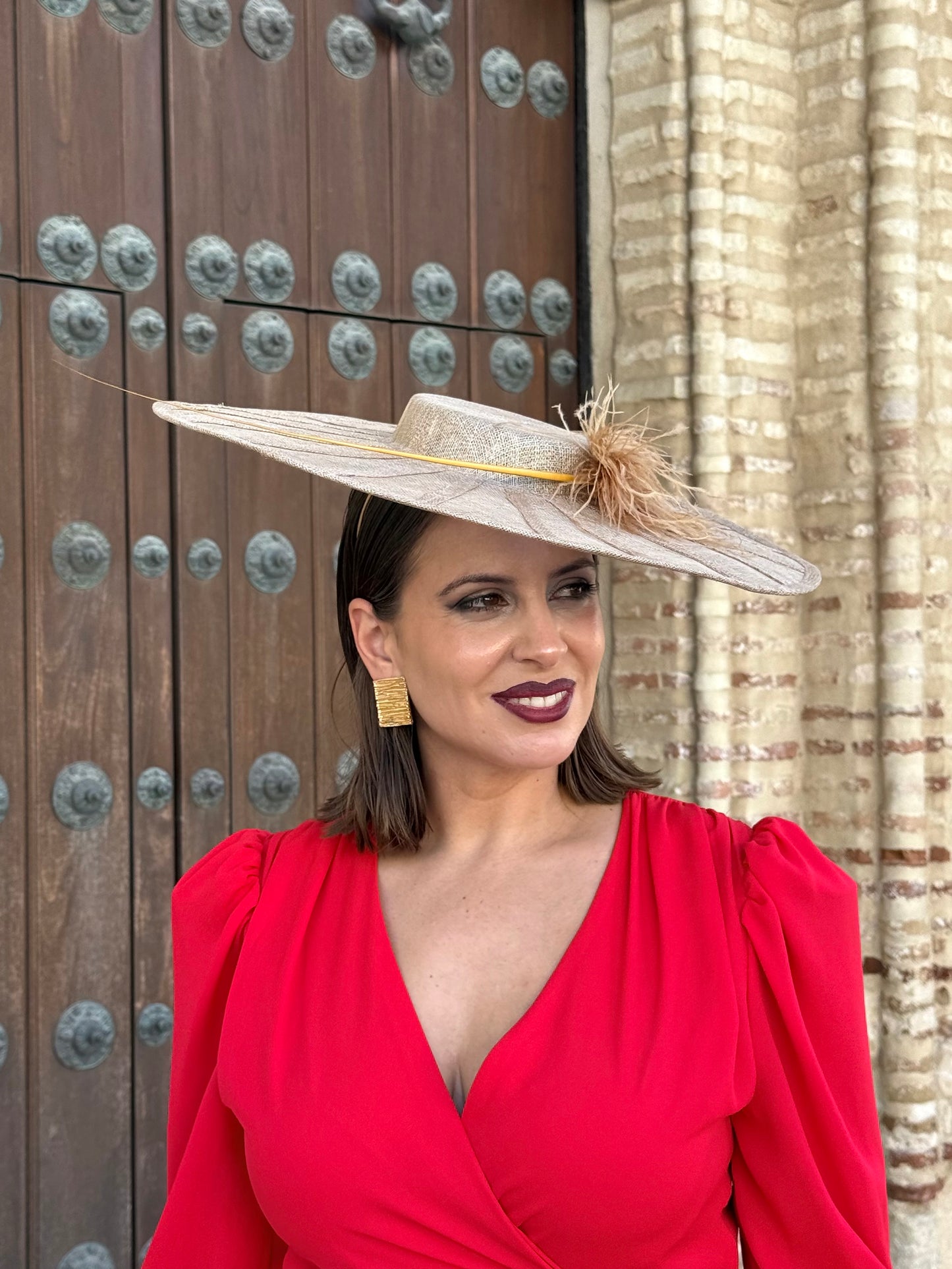 Pamela de Sinamay Natural con plumas