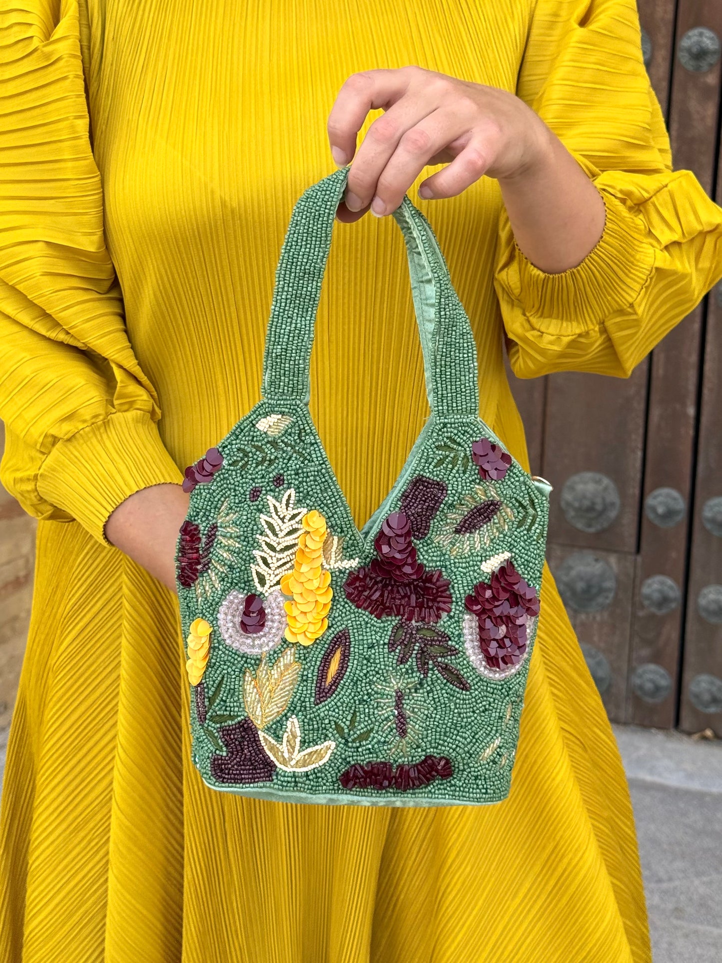 Bolso Artesanal de Pedrería Bordada