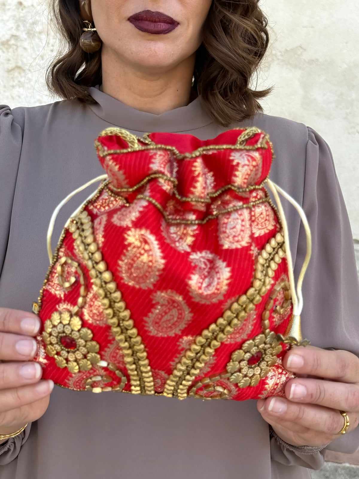 Limosnera Dubái Roja
