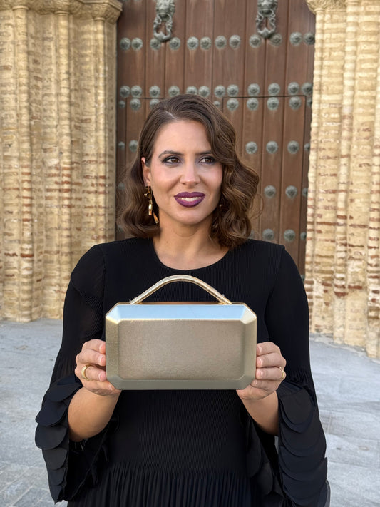 Bolso Clutch Rígido Asa Dorado
