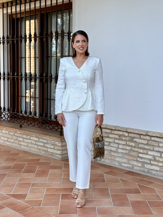 Conjunto Blanco de Chaqueta Brocada y pantalón Recto