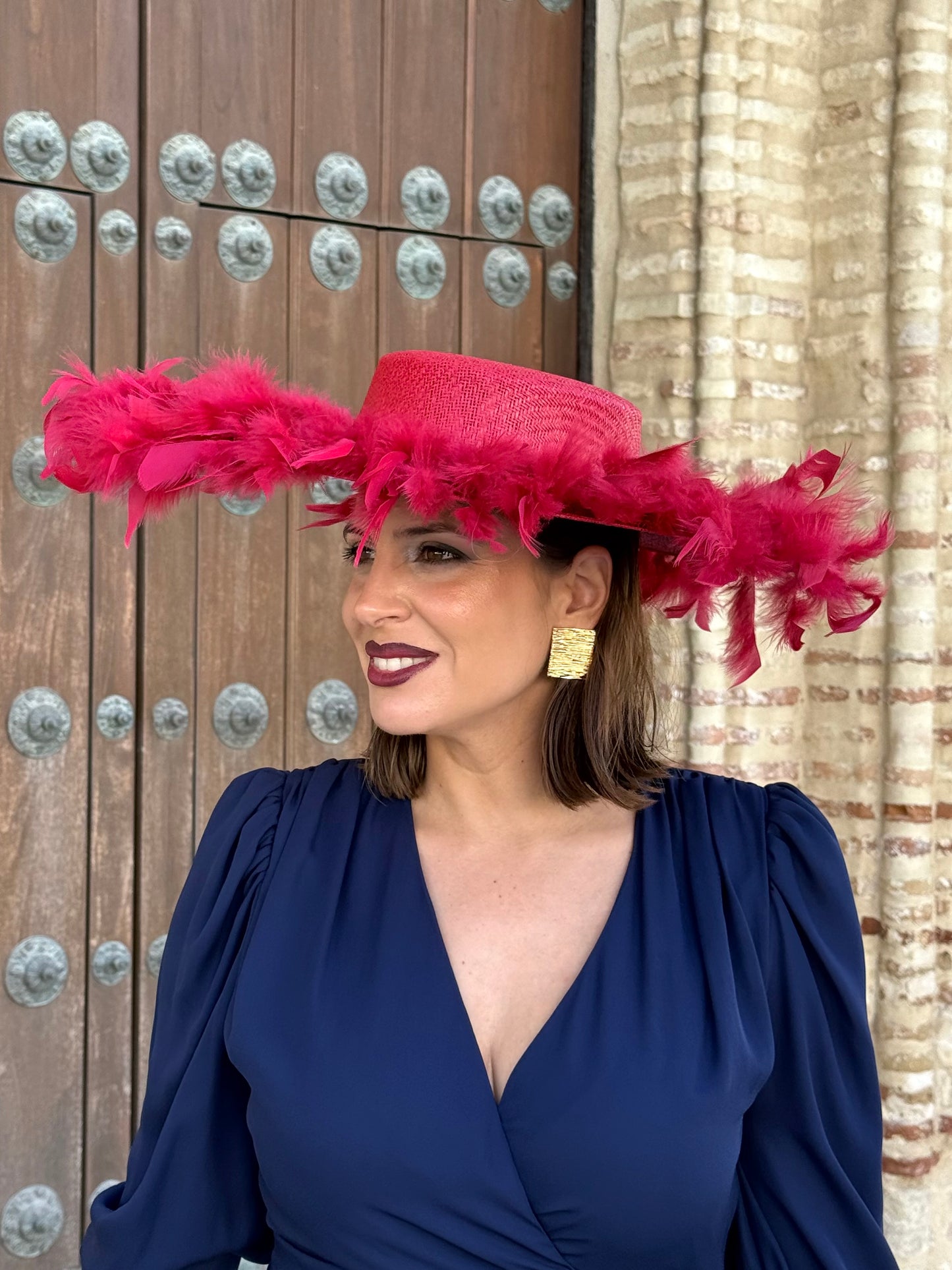 Pamela Burdeos con Plumas
