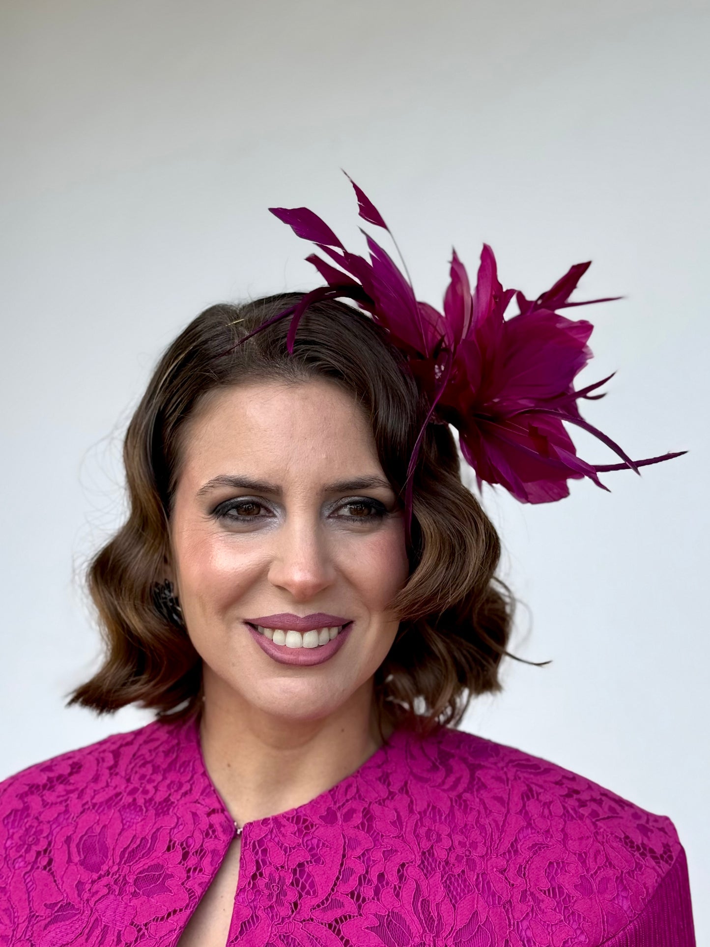 Diadema buganvilla con plumas