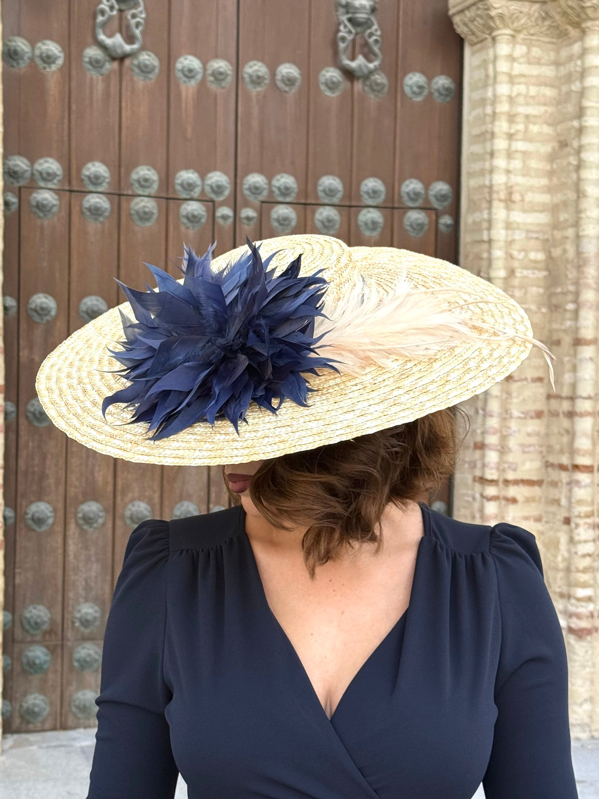 Pamela de invitada con plumas Azul Marino