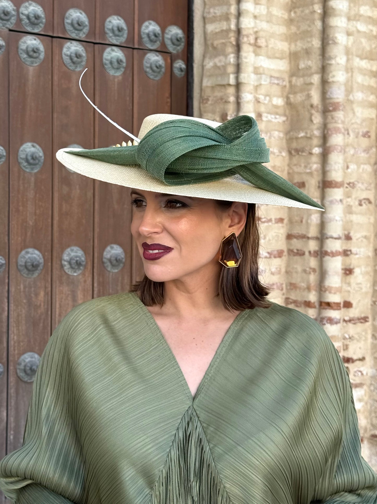 Pamela de invitada con lazada verde