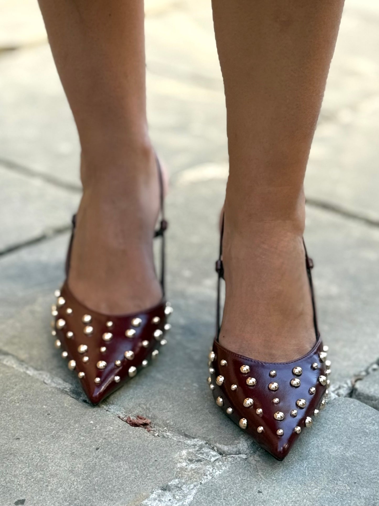 Stilettos Burdeos Bolitas Doradas
