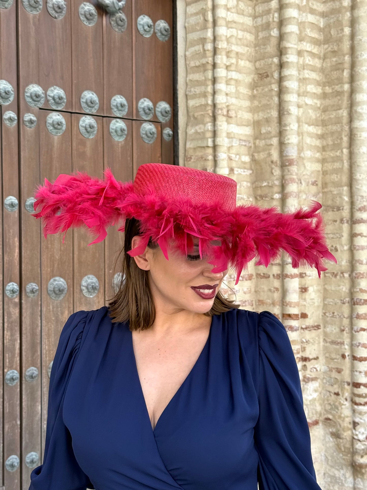 Pamela Burdeos con Plumas
